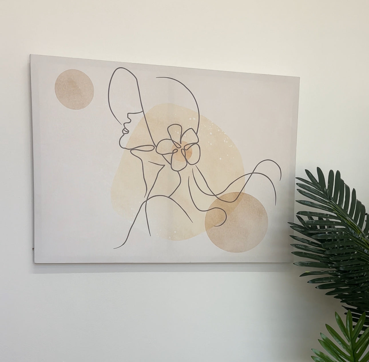 Kanavace me figurë gruaje