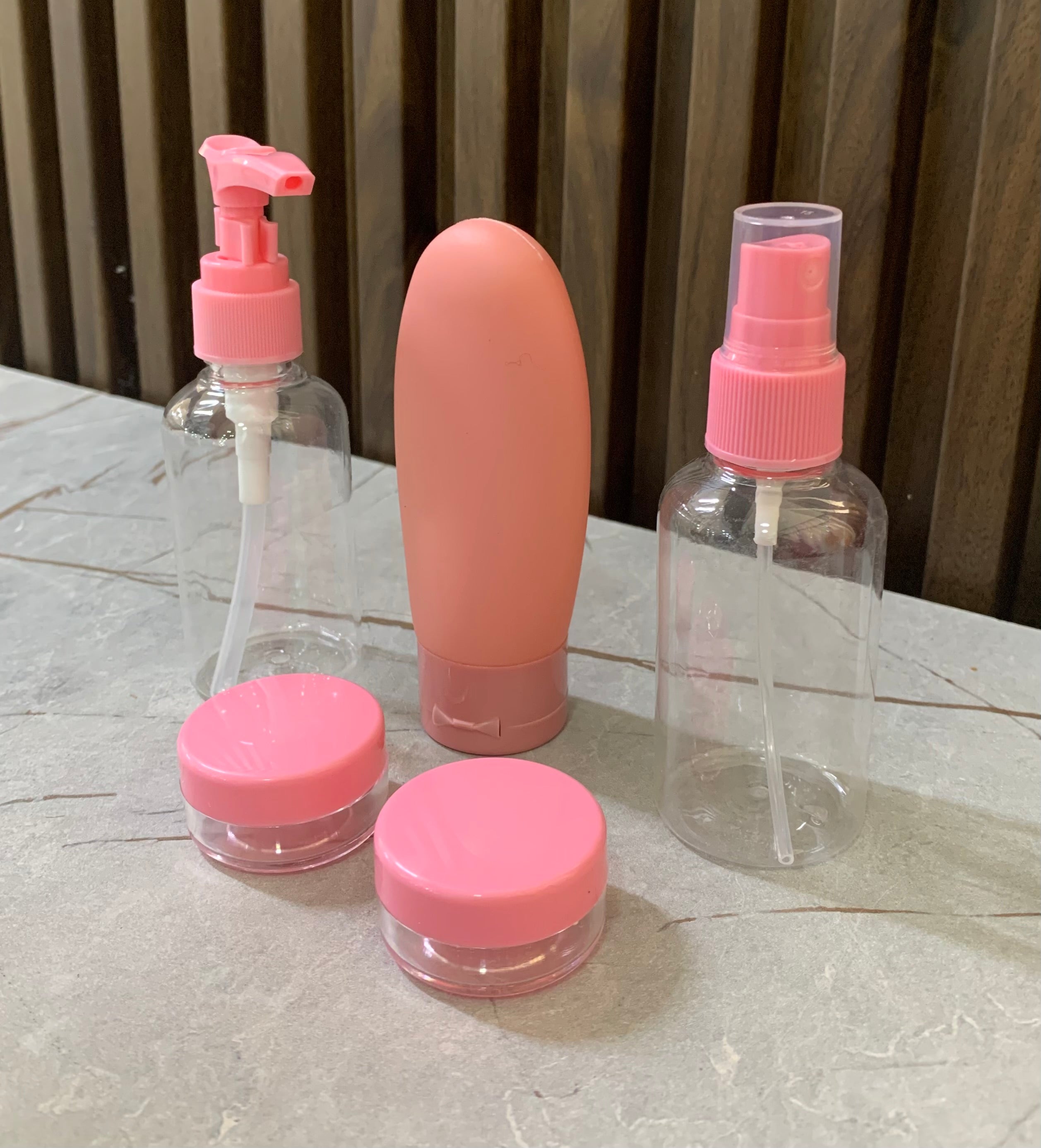 Set me 5 pjesë rozë me shishe udhetimi