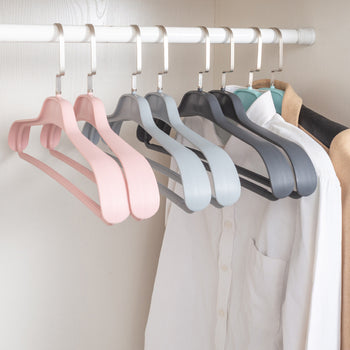 Varëse rrobash plastike për dollapin