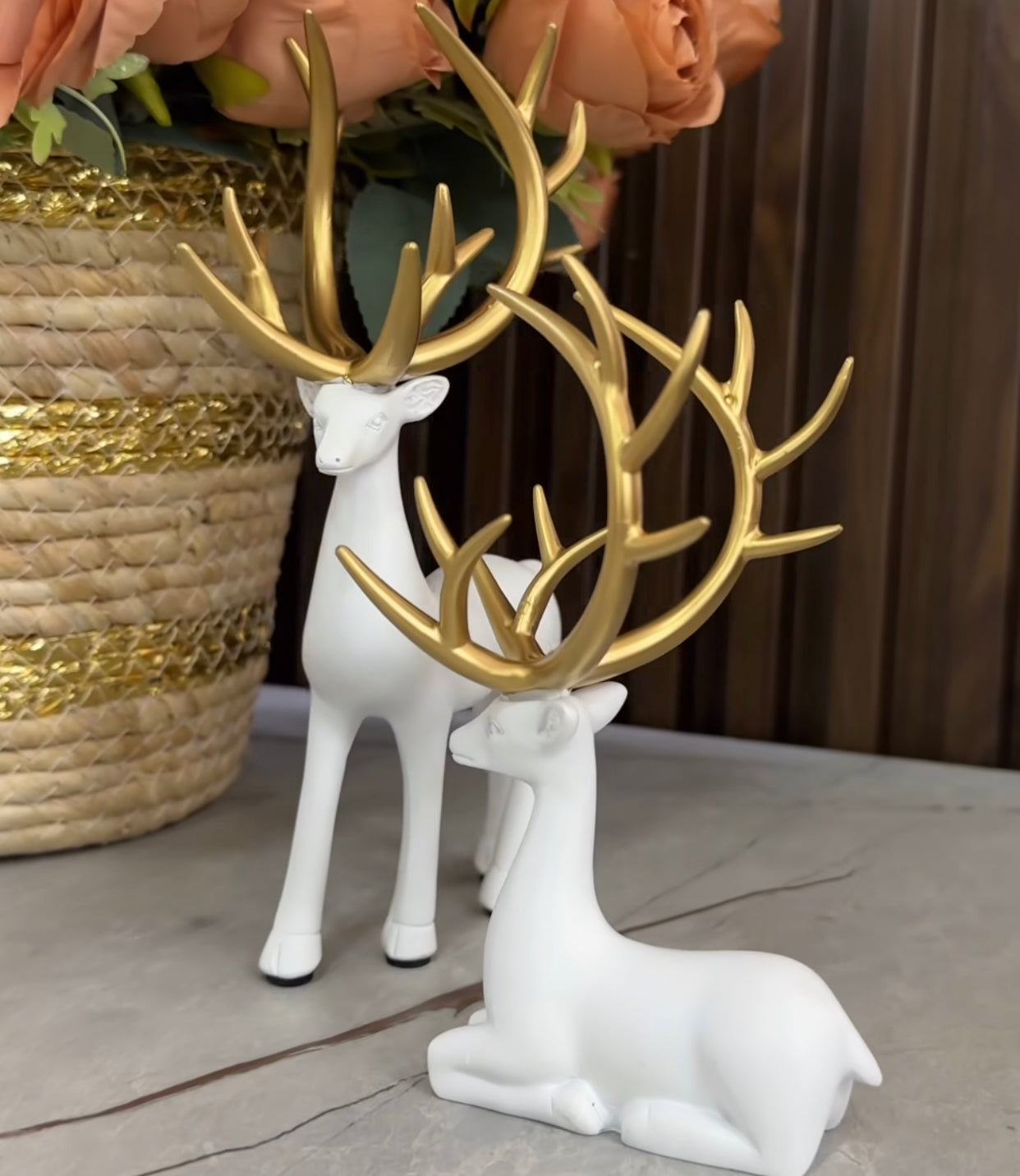 Statuja të vogla me drerë të bardhë me brirë gold