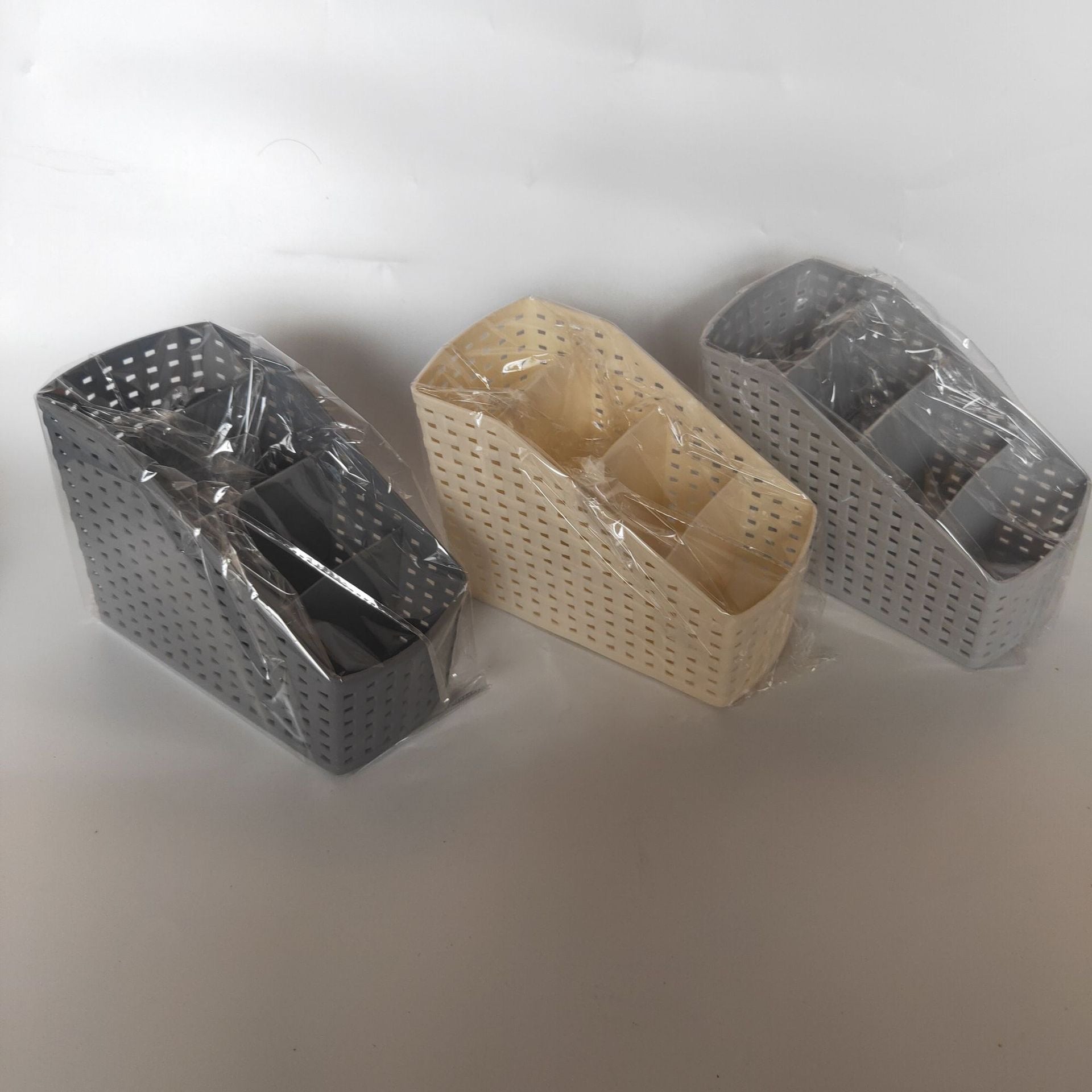 Organizuese plastike multifunksionale me 4 ndarje