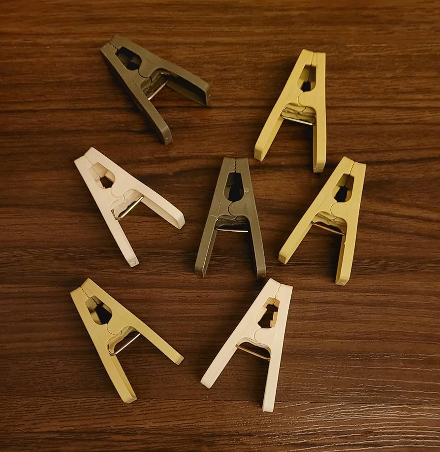 Kapëse rrobash 16 copë me dizenjo bijash e ngjyrë jeshile