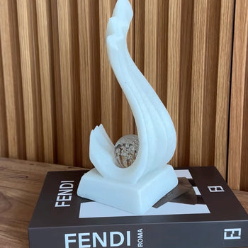 Objekt dekorativ me nje top kristali me bulbza me strukturë kripe