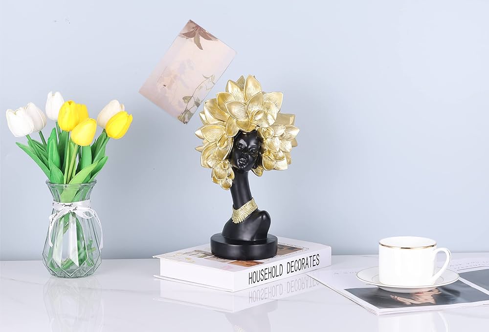 Statujë gruaje me detaje gold