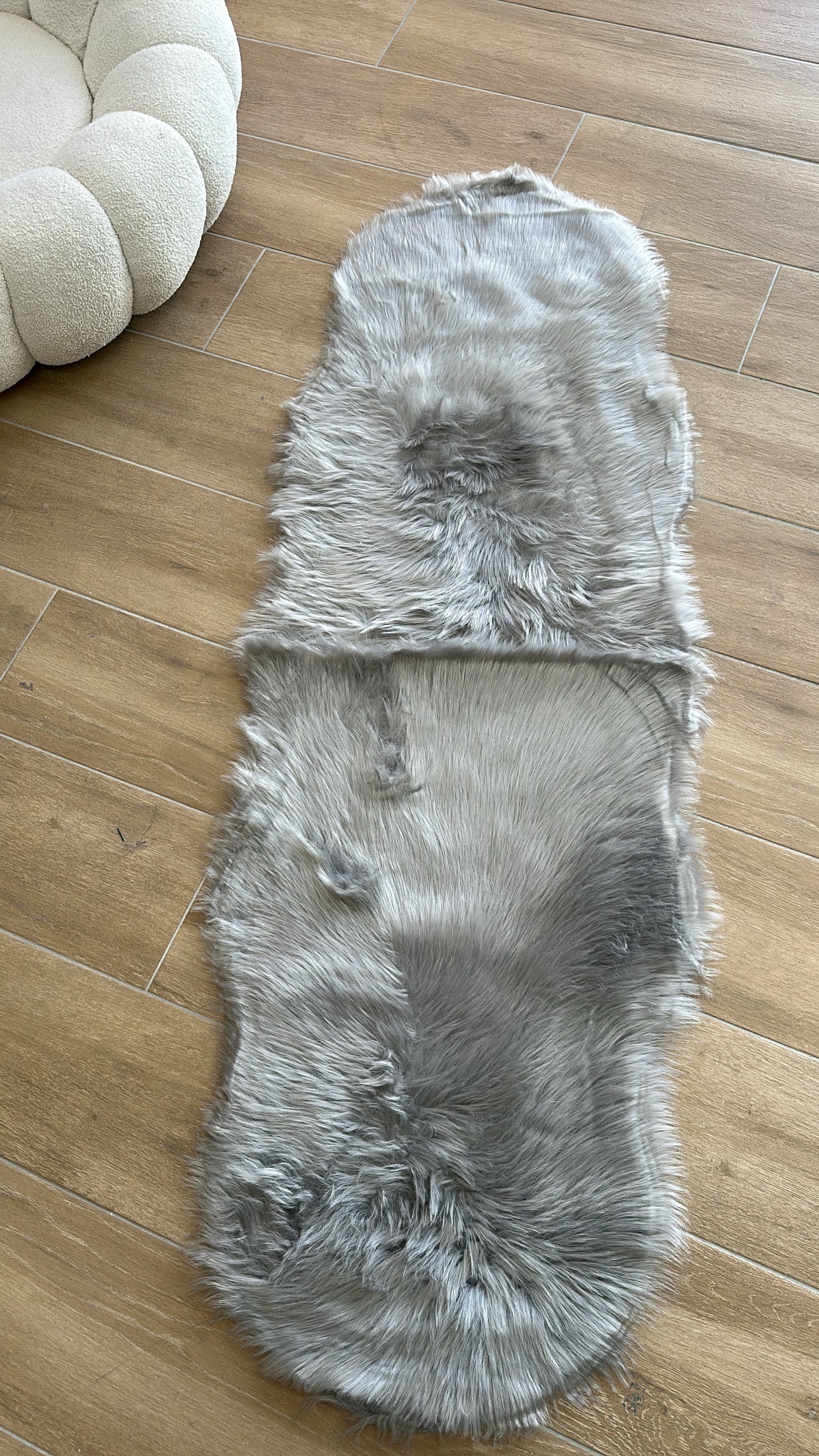 Tapet pellushi njëngjyrëshe, me valëzime