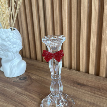 Shandan qelqi transparent për qiri me fjongo të kuqe