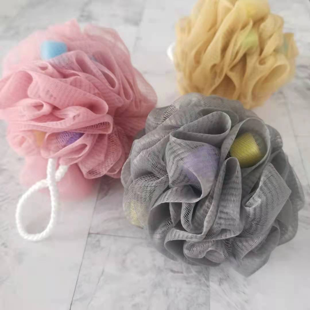 Sfungjer dushi me toptha sfungjeri, rrjetë, mikse