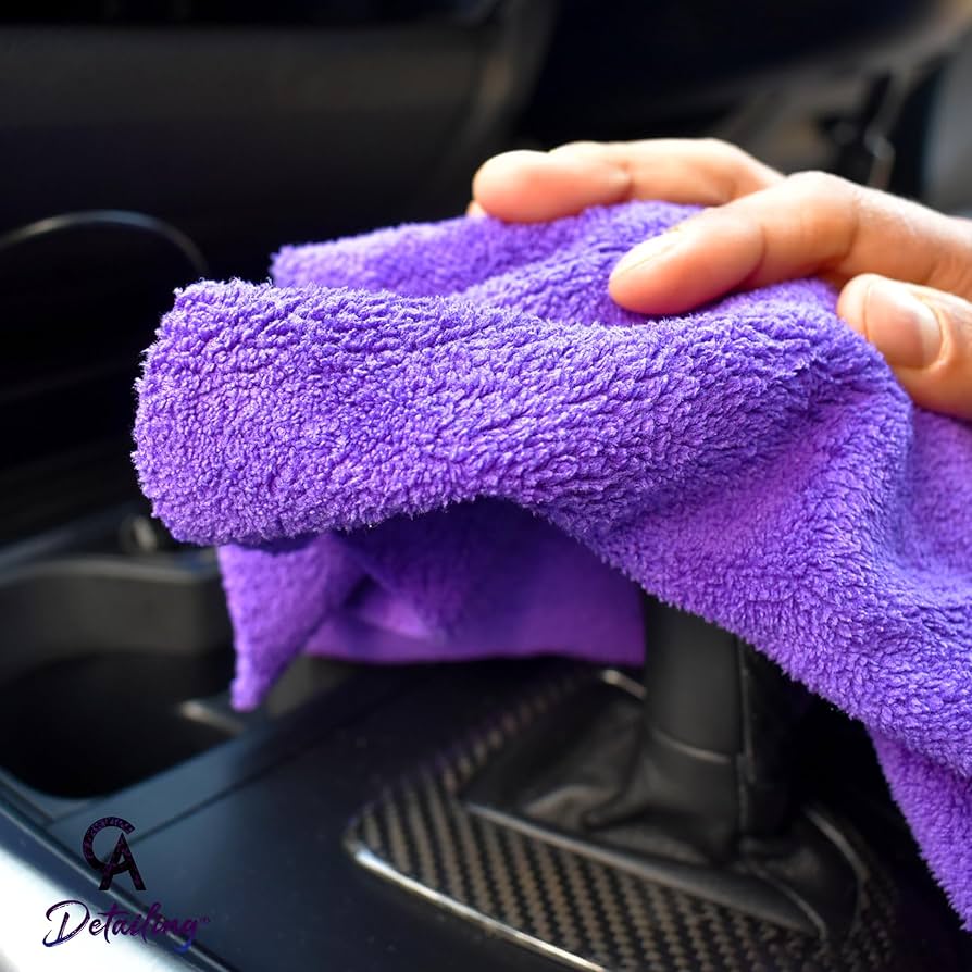 Set me 2 peshqira mikrofibër për të pastruar makinën LS