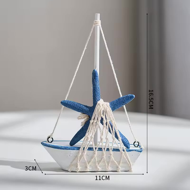 Varkë e vogël druri për zbukurim me motive detare rrjete dhe yje ose spiranca