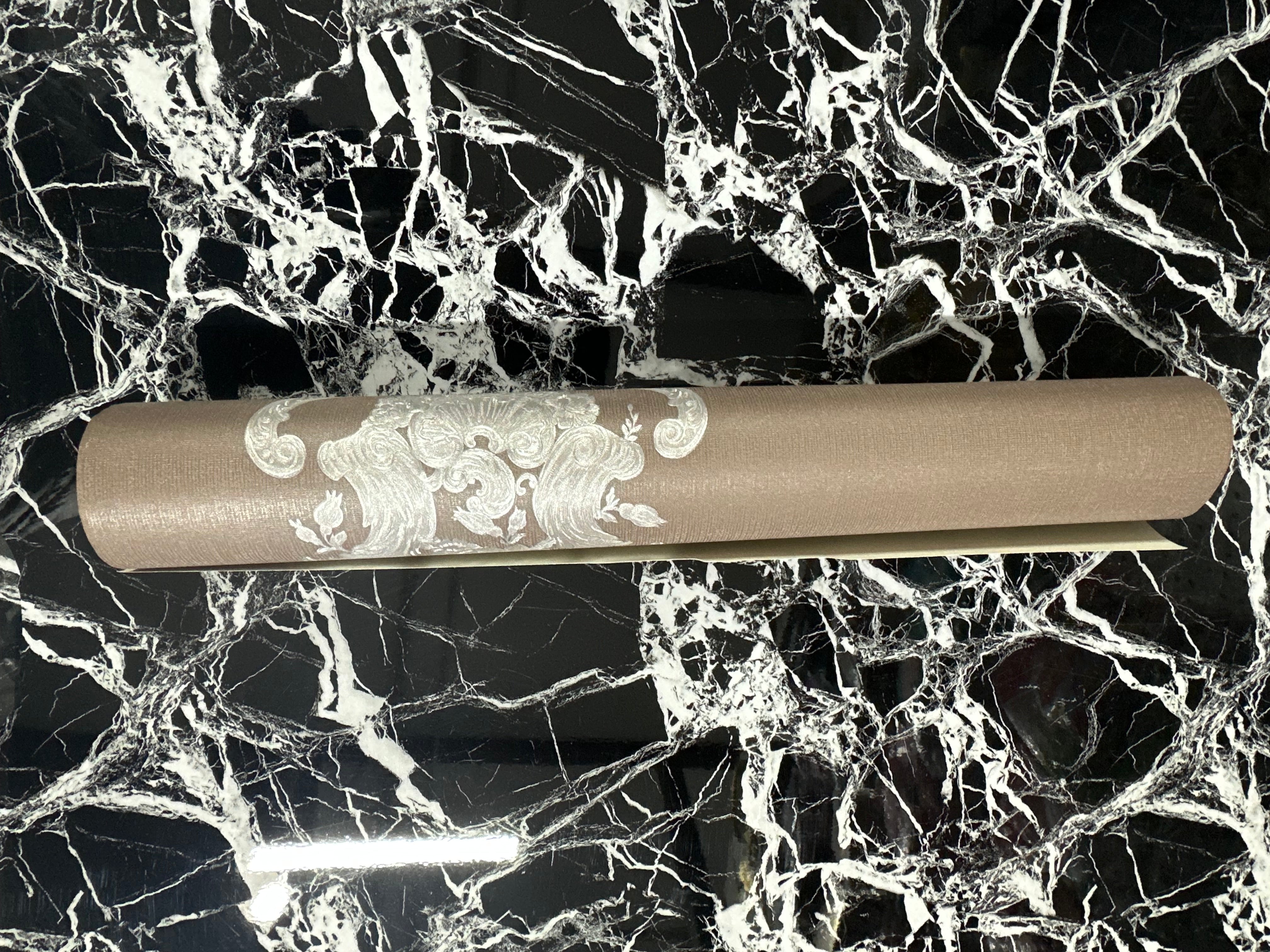 Letër muri blu me shkëlqim dhe detaje blu