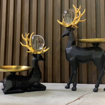 Statujë me 2 drerë dekorativ ngjyrë të zezëme pjatë gold sipër