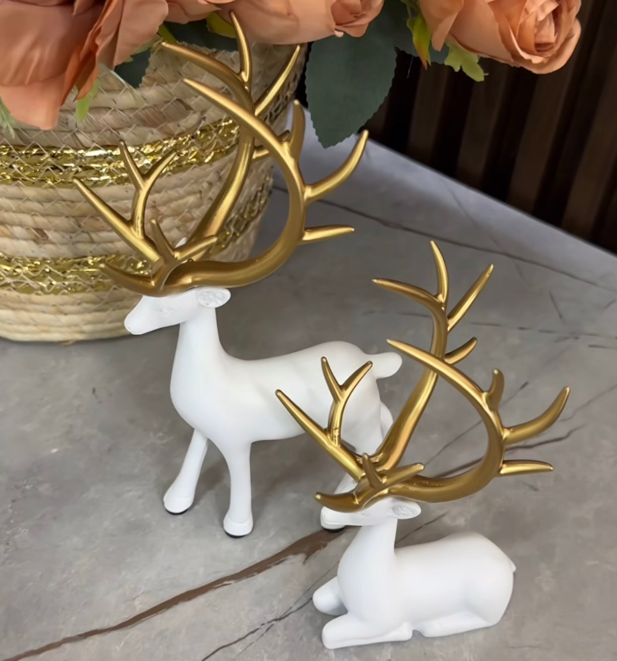 Statuja të vogla me drerë të bardhë me brirë gold