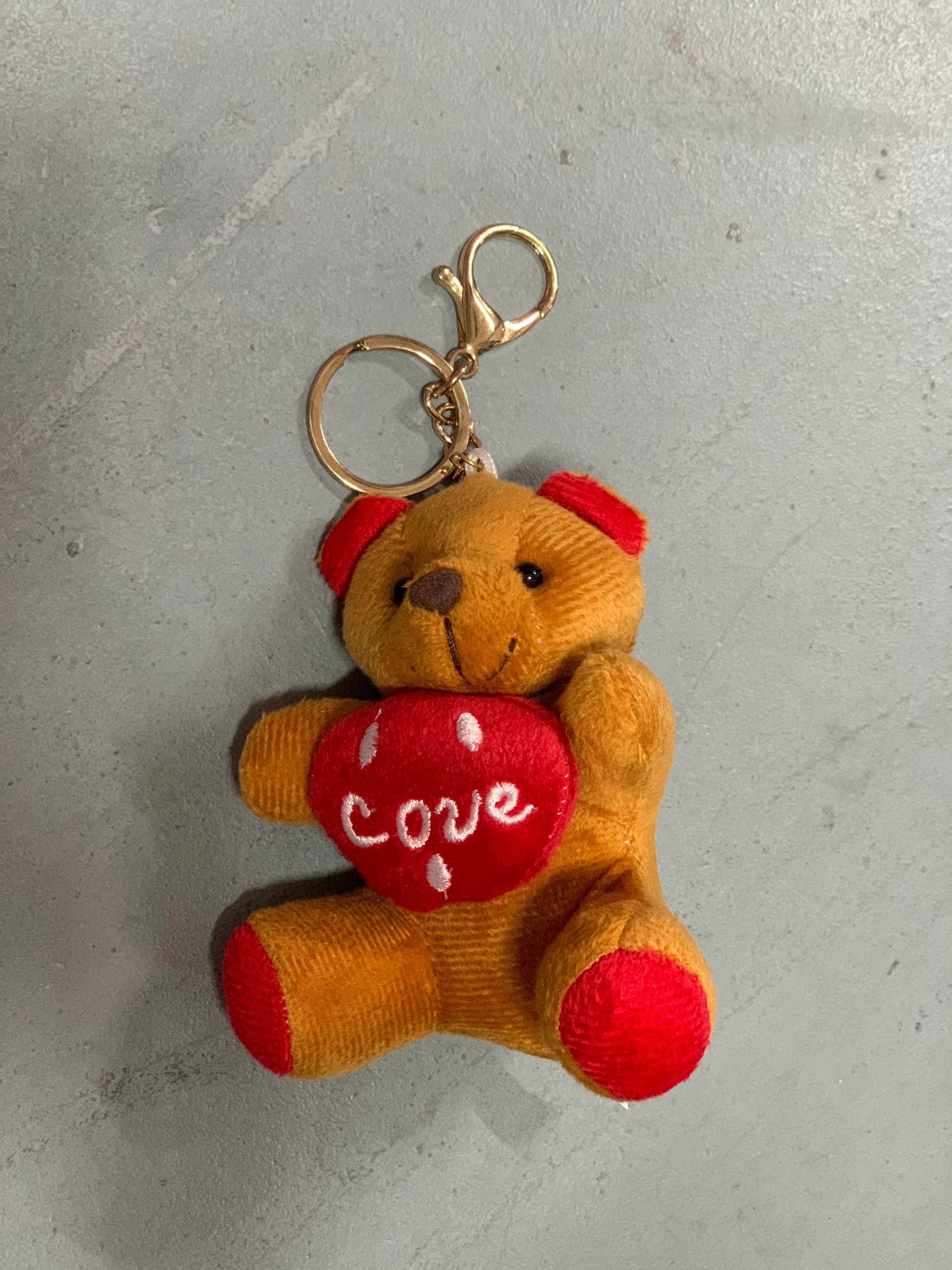 Varëse çelsash prej pellushi (në formë arushi me zemër Love)