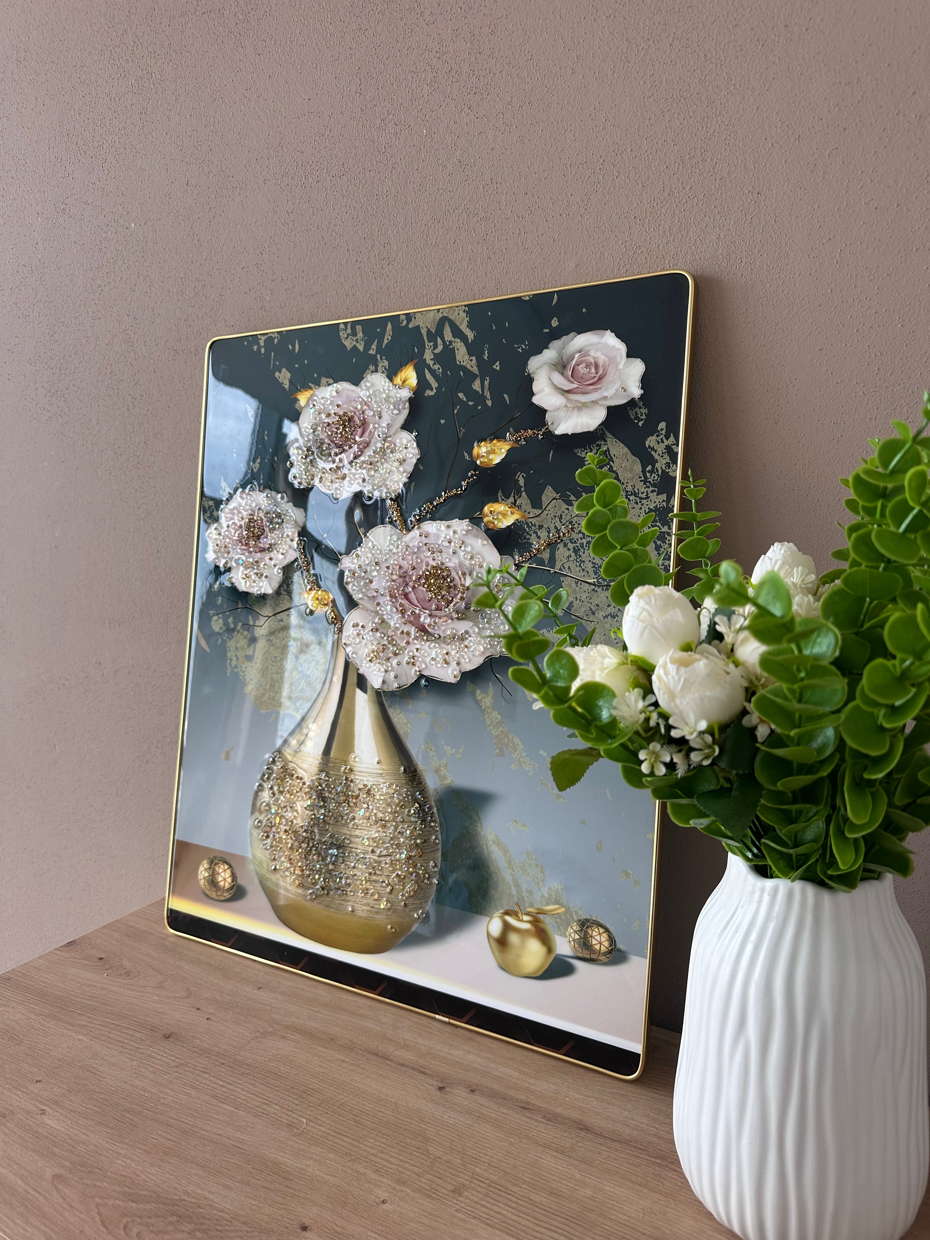 Pikturë me trëndafila rozë dhe gurë zbukurues