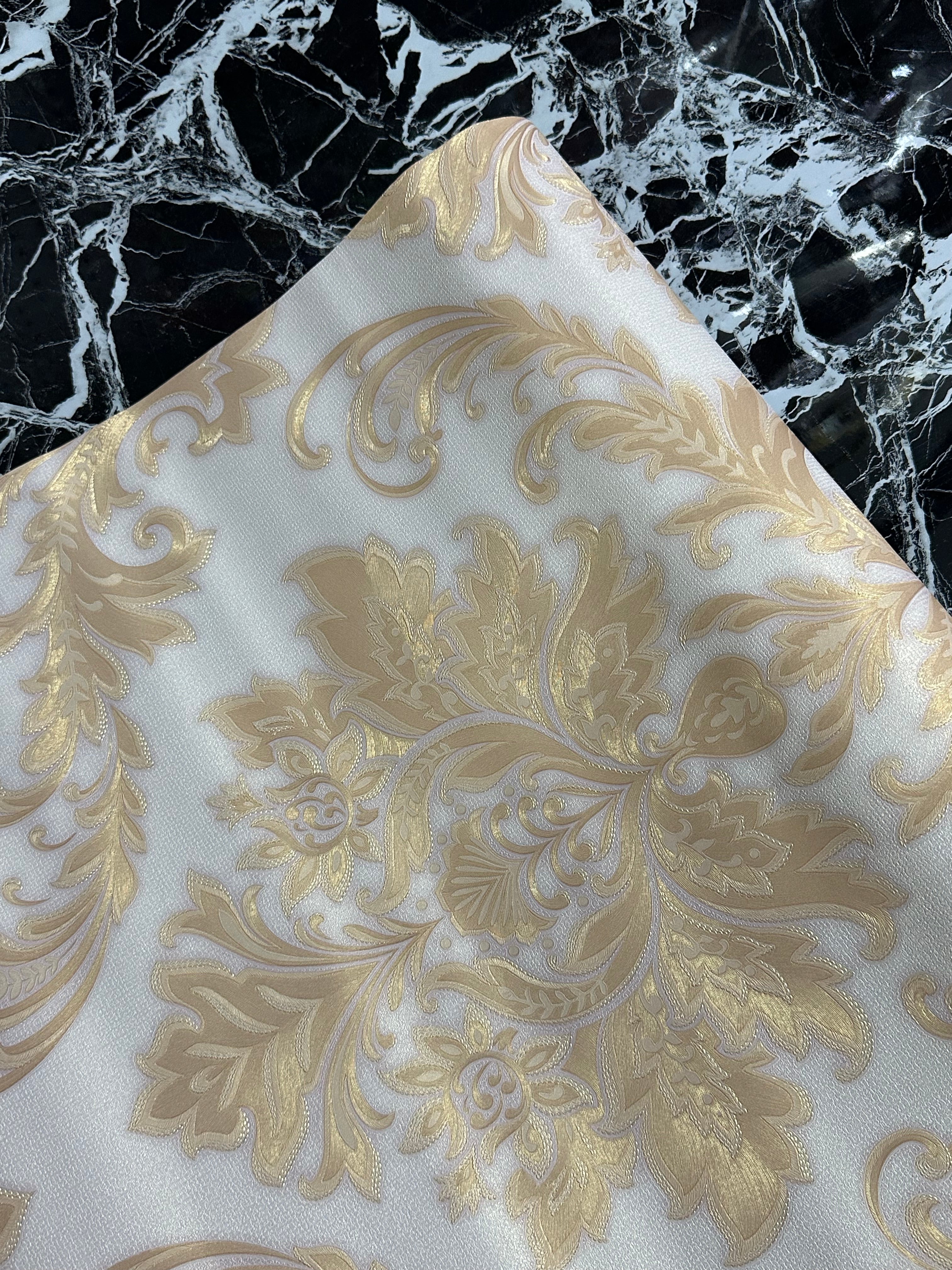 Letër muri stil klasik ngjyrë perle me detaje gold