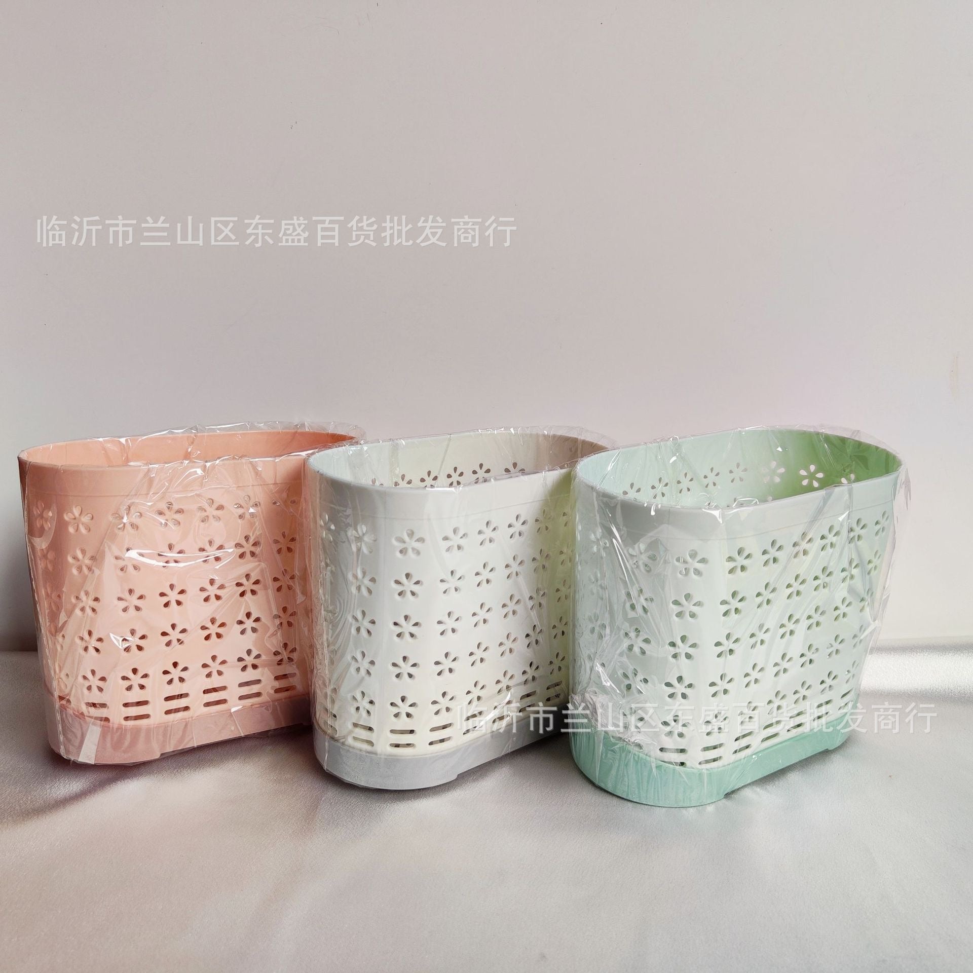 Organizuese plastike për serviset e kuzhinës