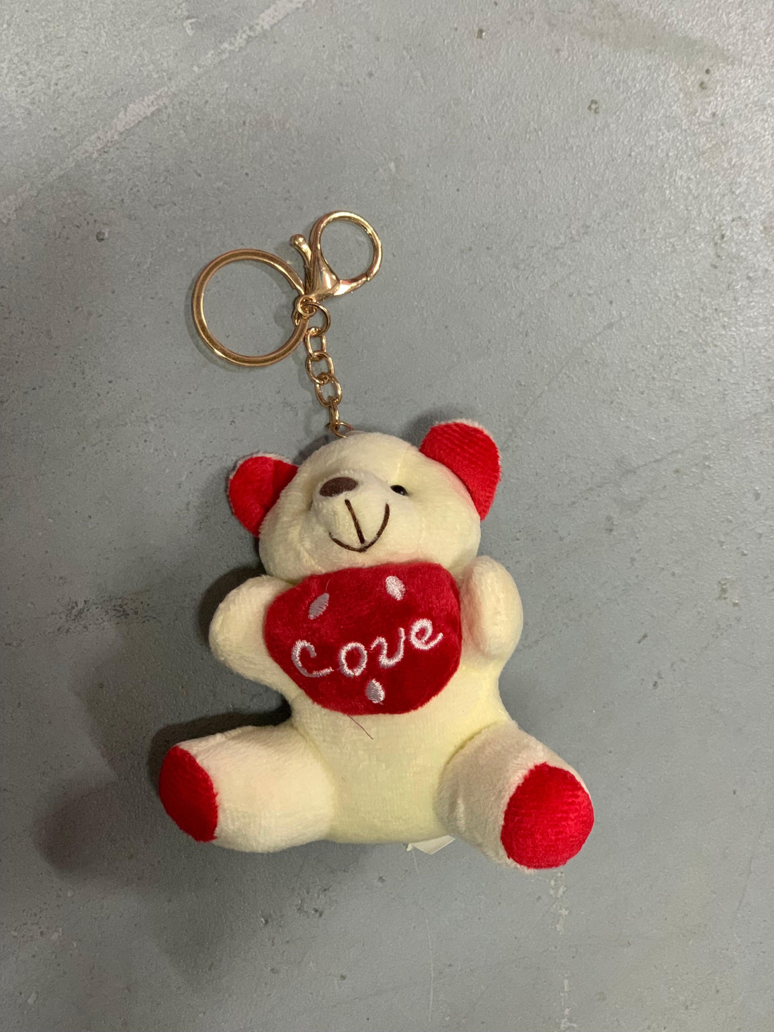 Varëse çelsash prej pellushi (në formë arushi me zemër Love)