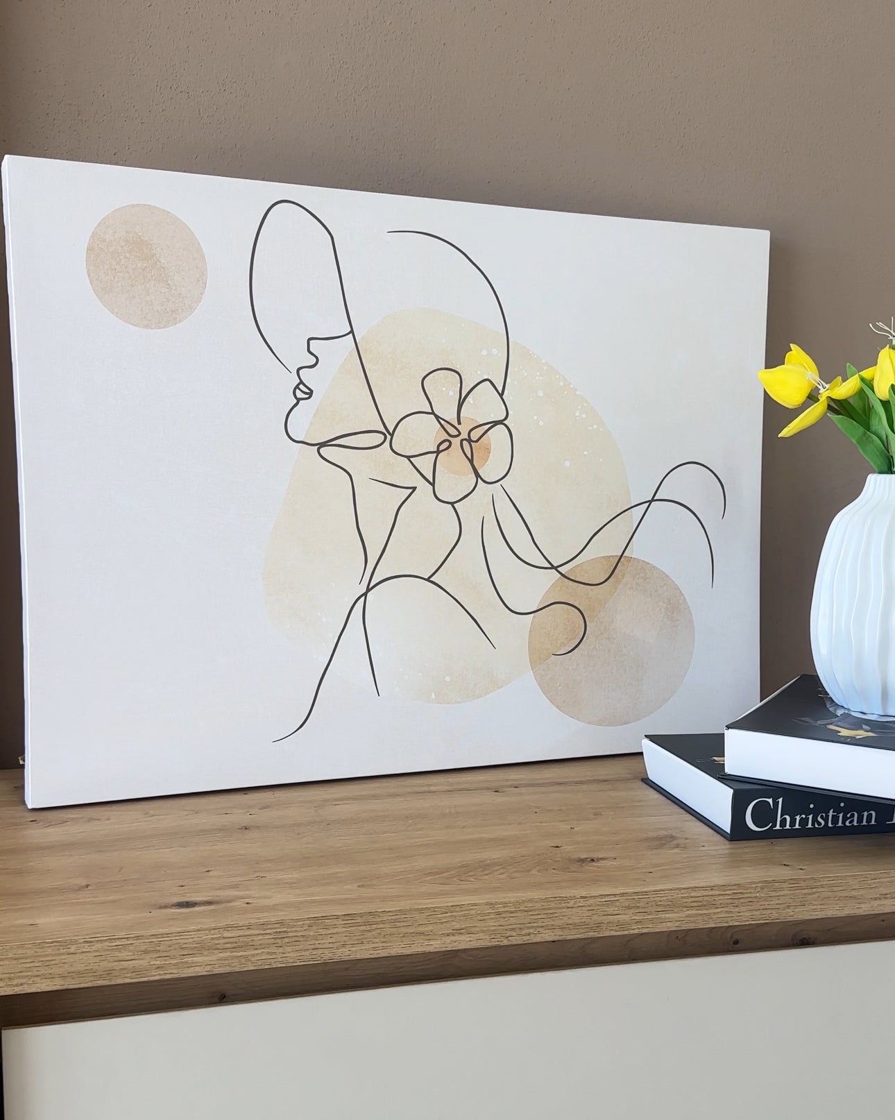 Kanavace me figurë gruaje