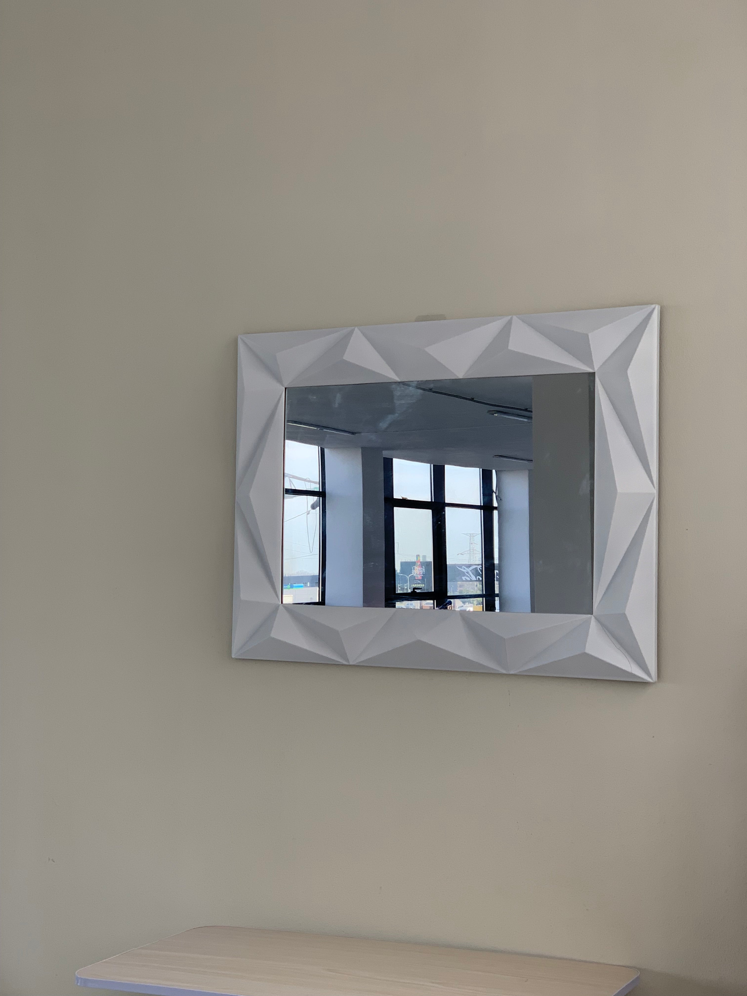 Pasqyrë muri dekorative