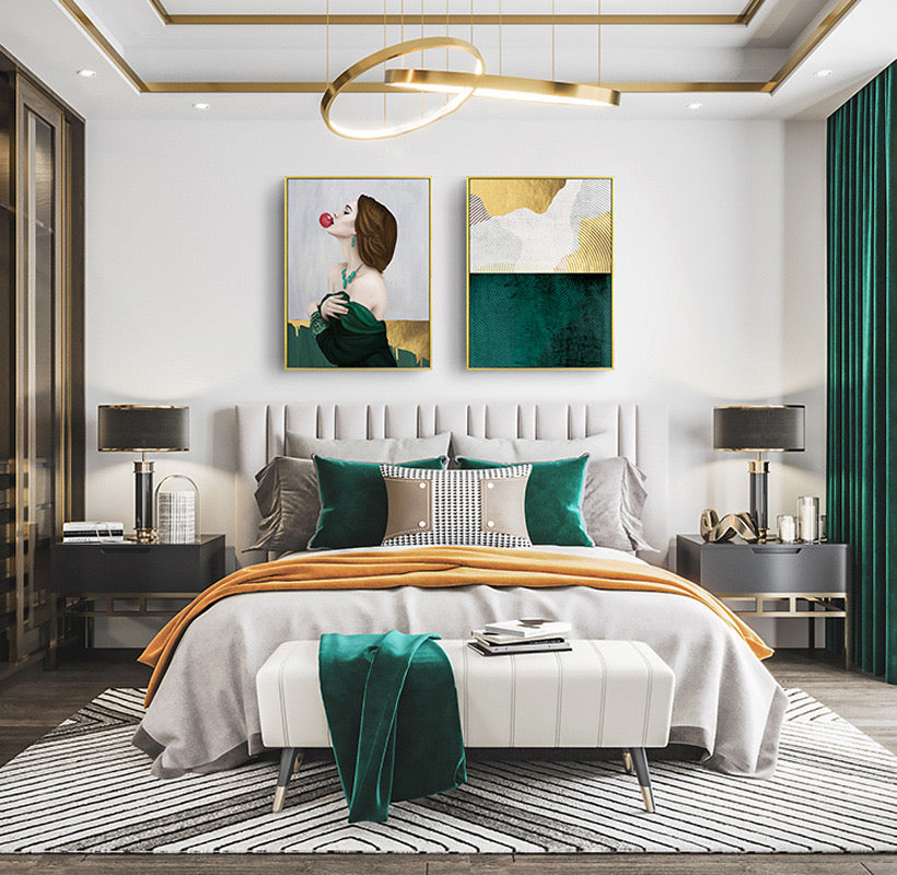 Pikturë me kornizë gold me figurë gruaje