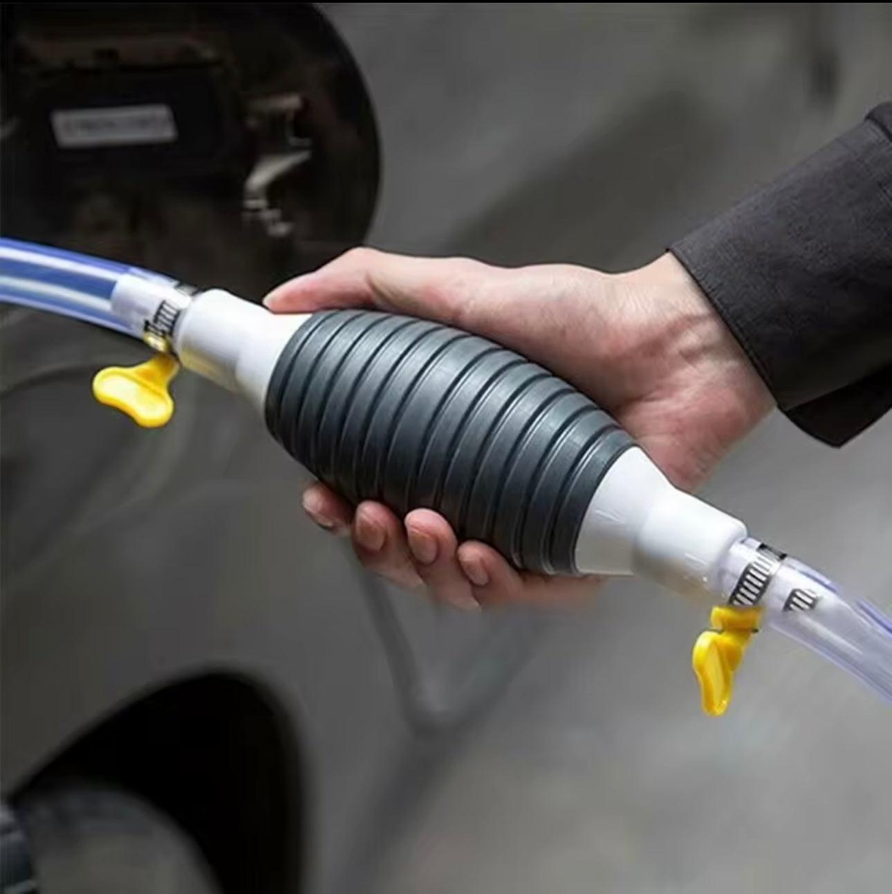 Pompë manuale lëngjesh, në ngjyrë të zezë dhe transparente