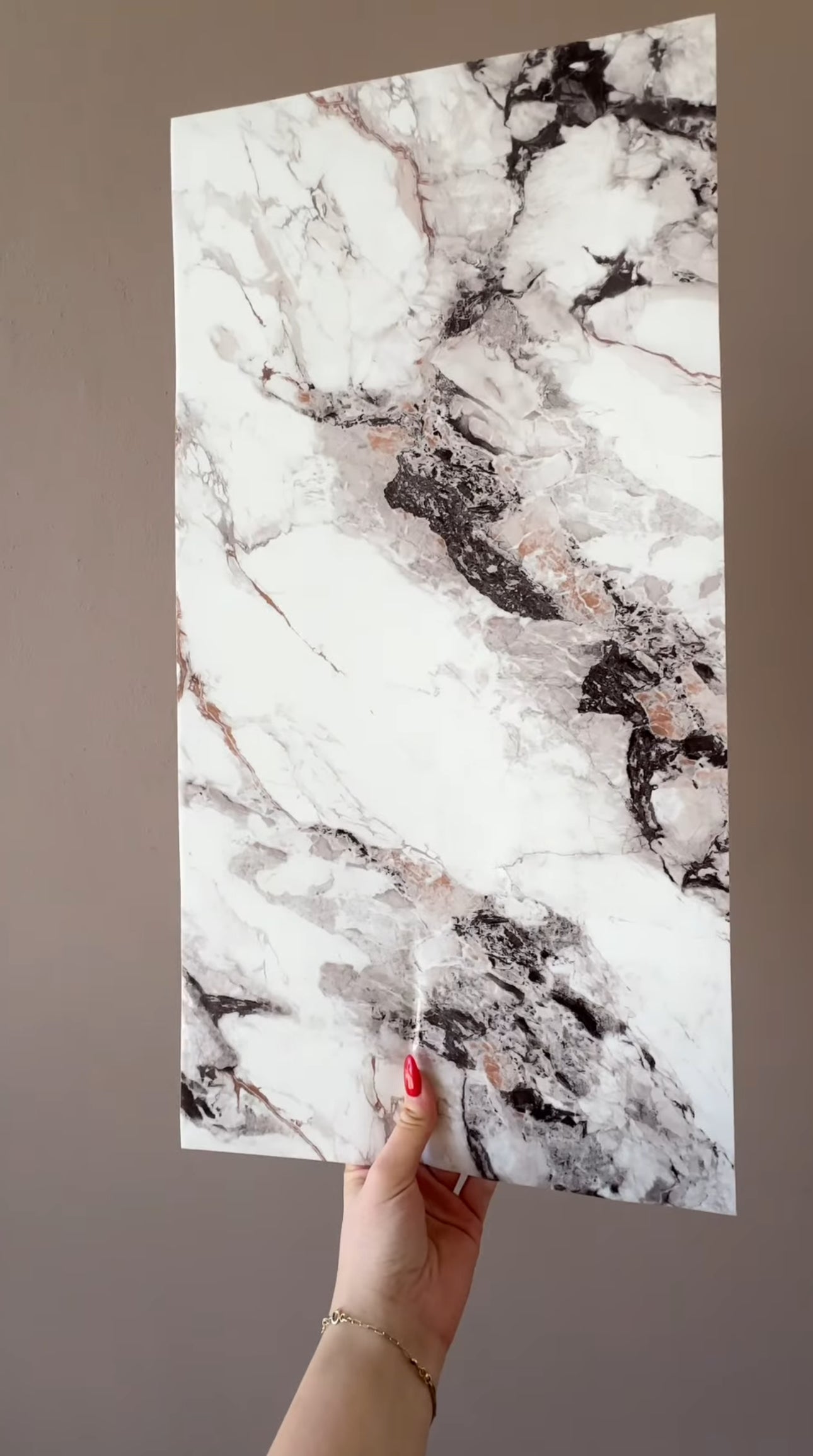 Stiker mural me dizenjo mermeri me nuanca kafe 30x 60 cm