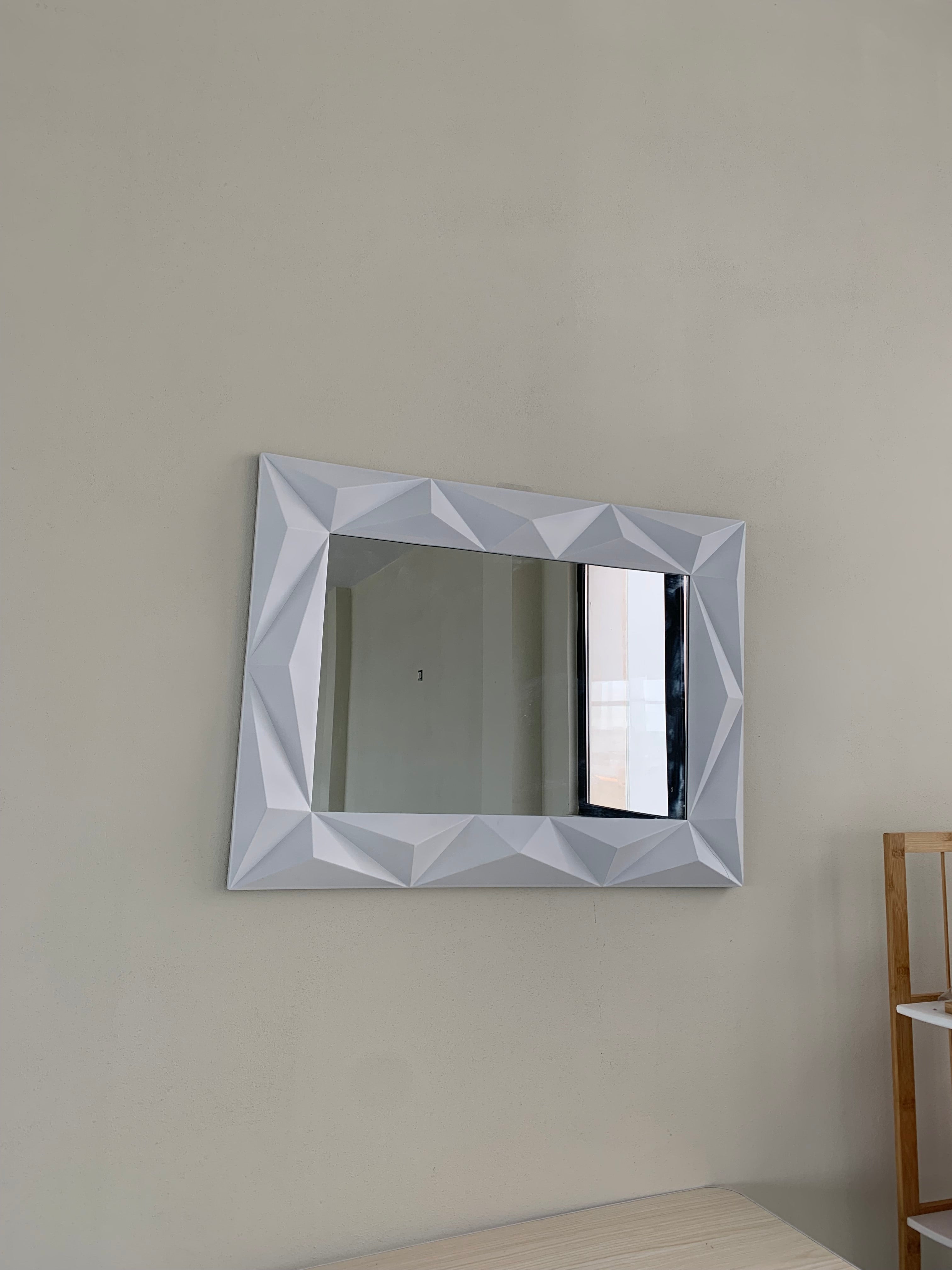 Pasqyrë muri dekorative