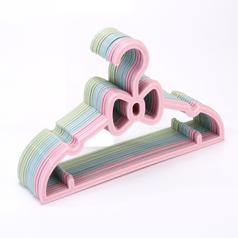 Varëse rrobash pastel për fëmijë