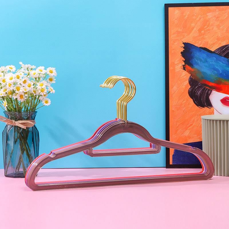 Varëse rrobash plastike transparente