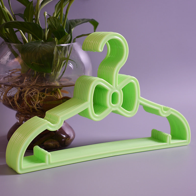 Varëse rrobash pastel për fëmijë