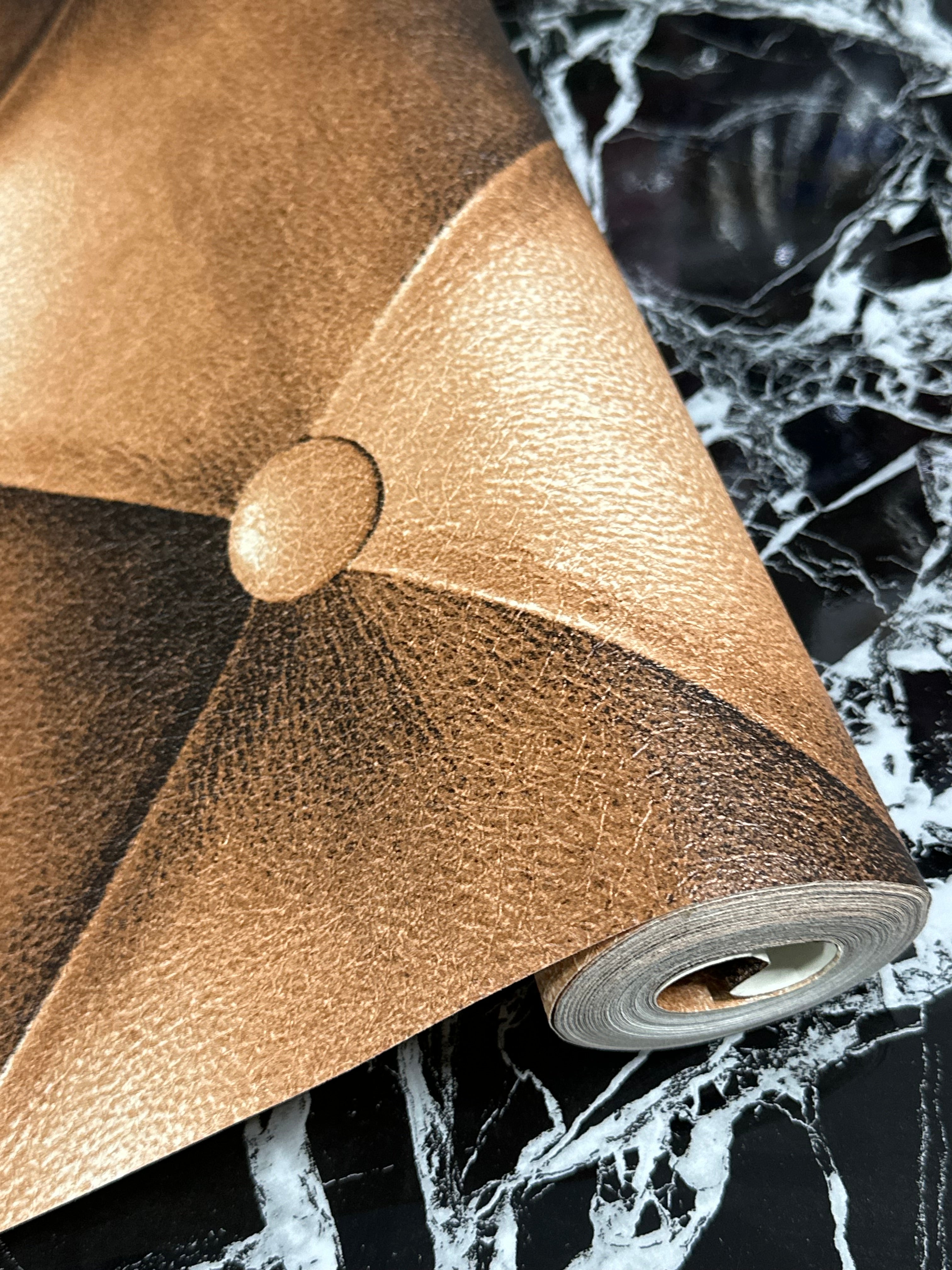 Letër muri ngjyrë kafe imitim lëkure