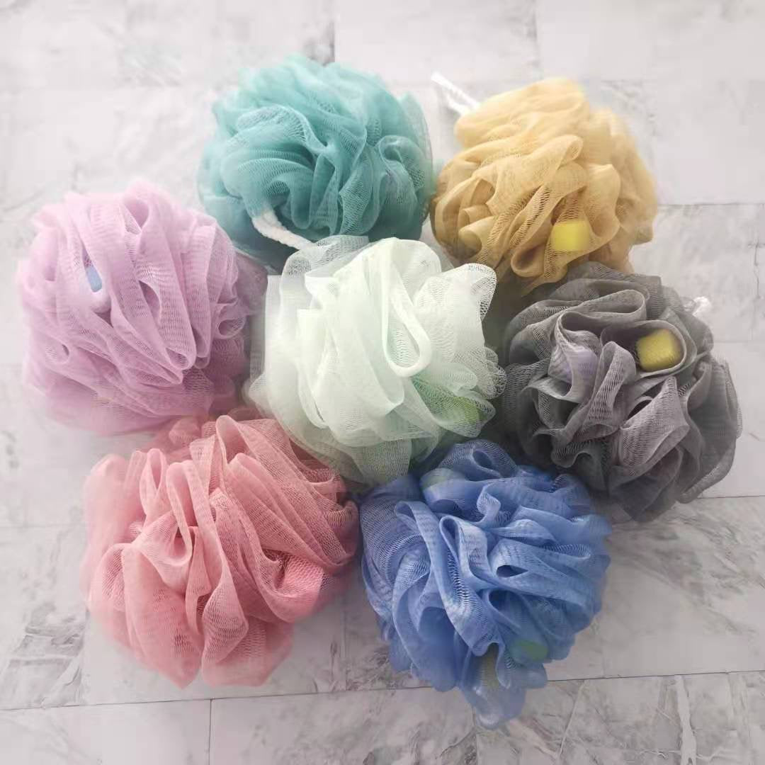 Sfungjer dushi me toptha sfungjeri, rrjetë, mikse