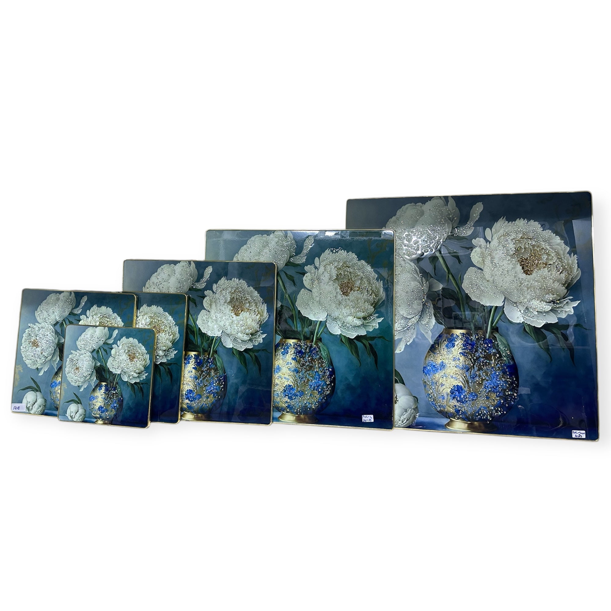 Pikturë me vazo blu dhe lule të bardha me gura zbukurues me kanavacë