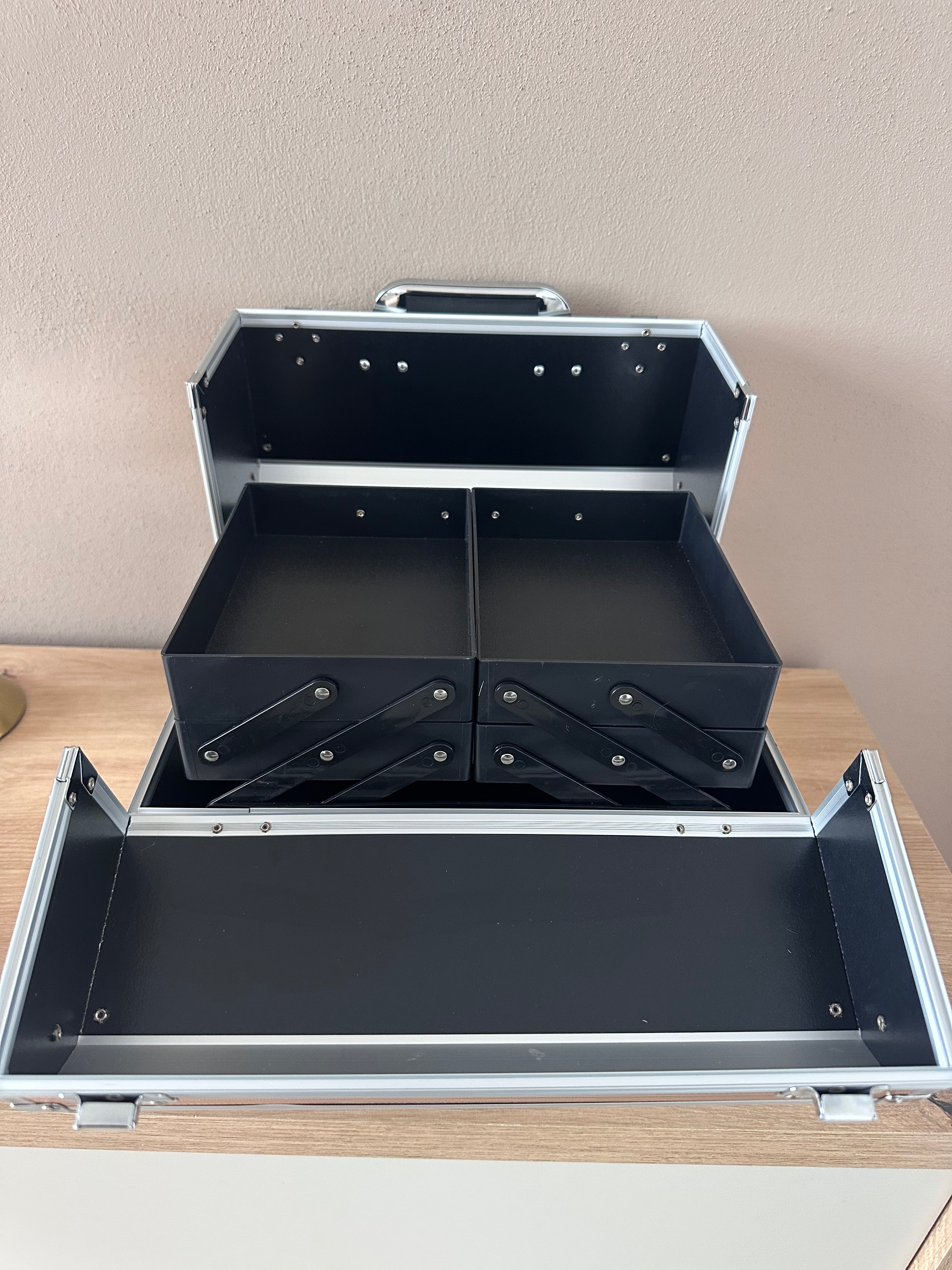 Valixhe profesionale kozmetike alumini