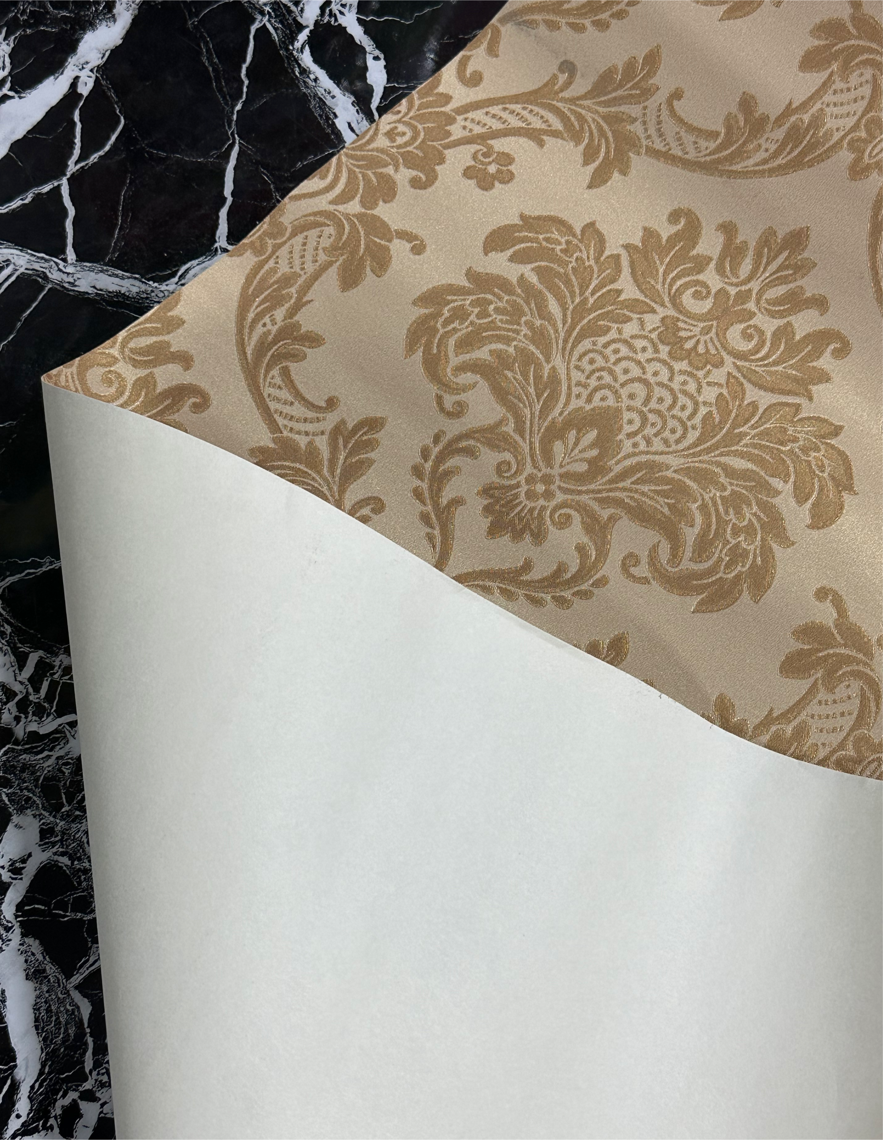 Letër muri stil vintage me detaje gold