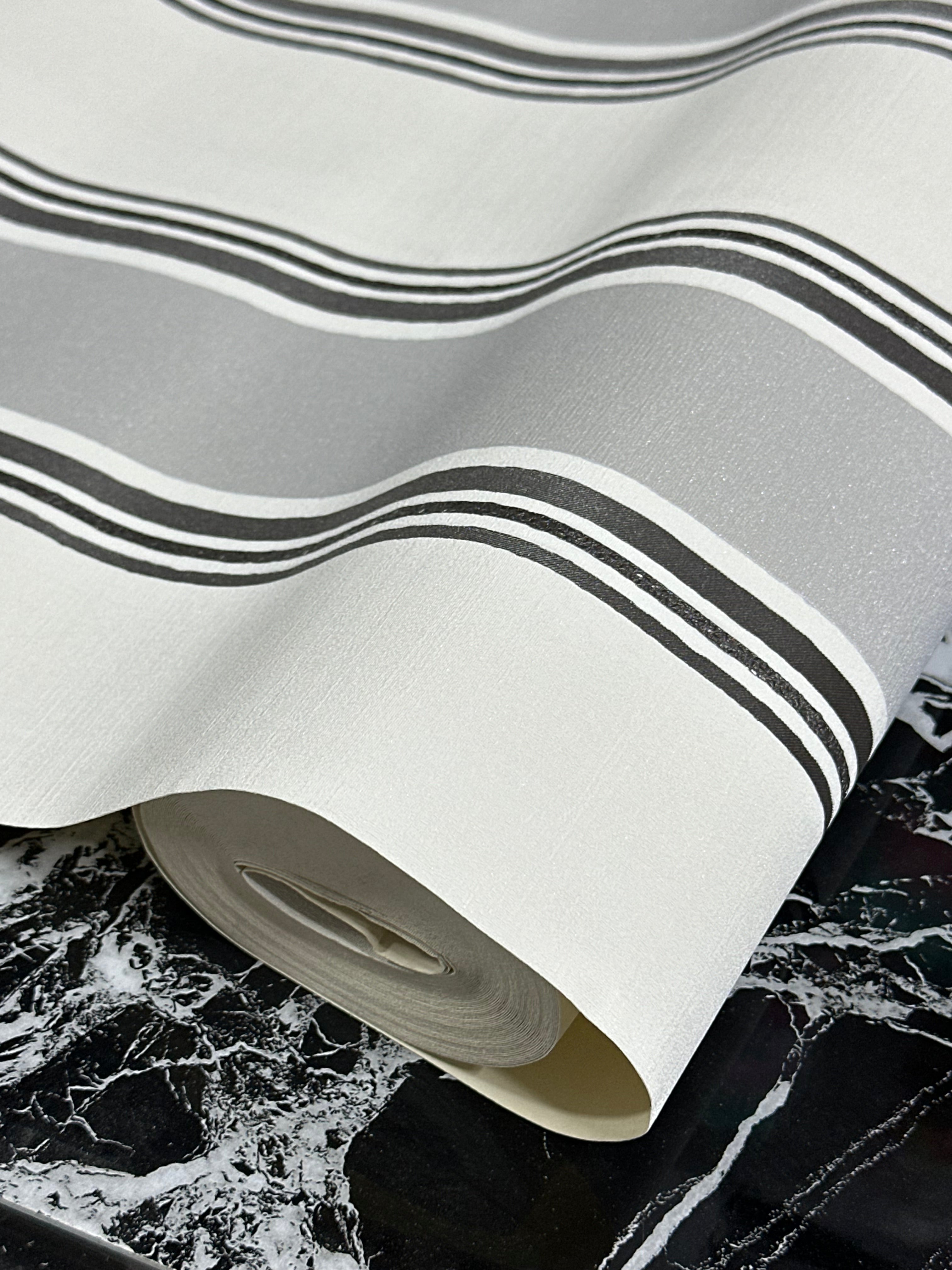 Letër muri me vija gri dhe të zezë