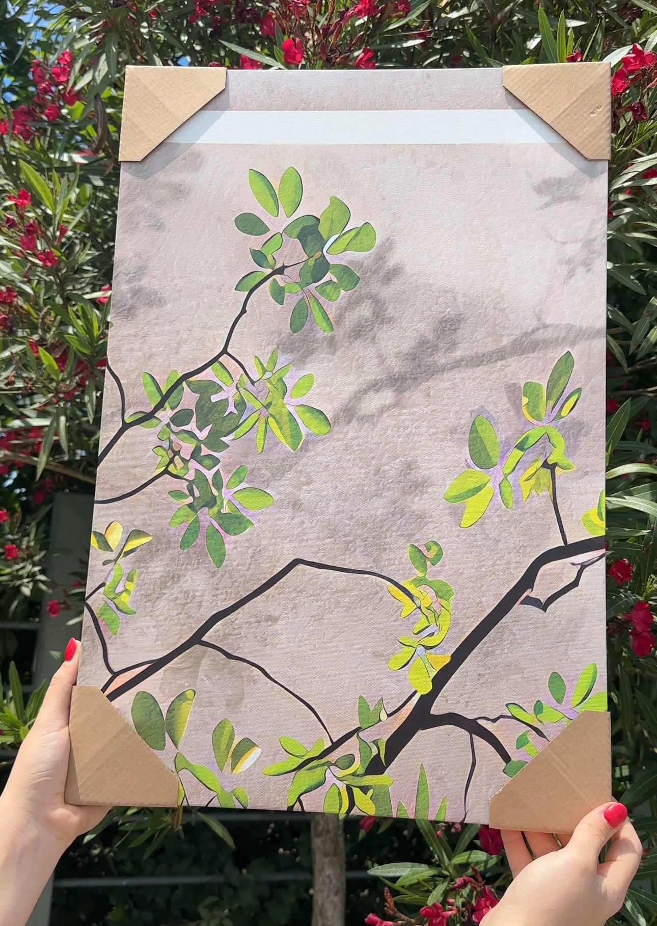 Kanavace me gjethe peme në ngjyrën bezhë