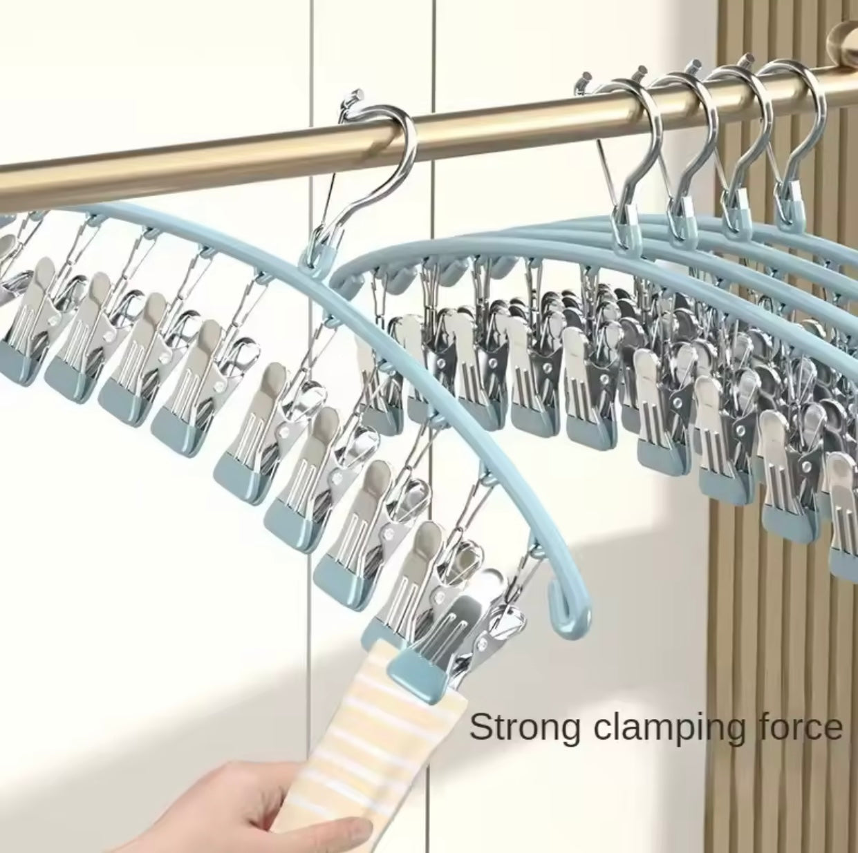 Varëse rrobash me 10 minikapëse