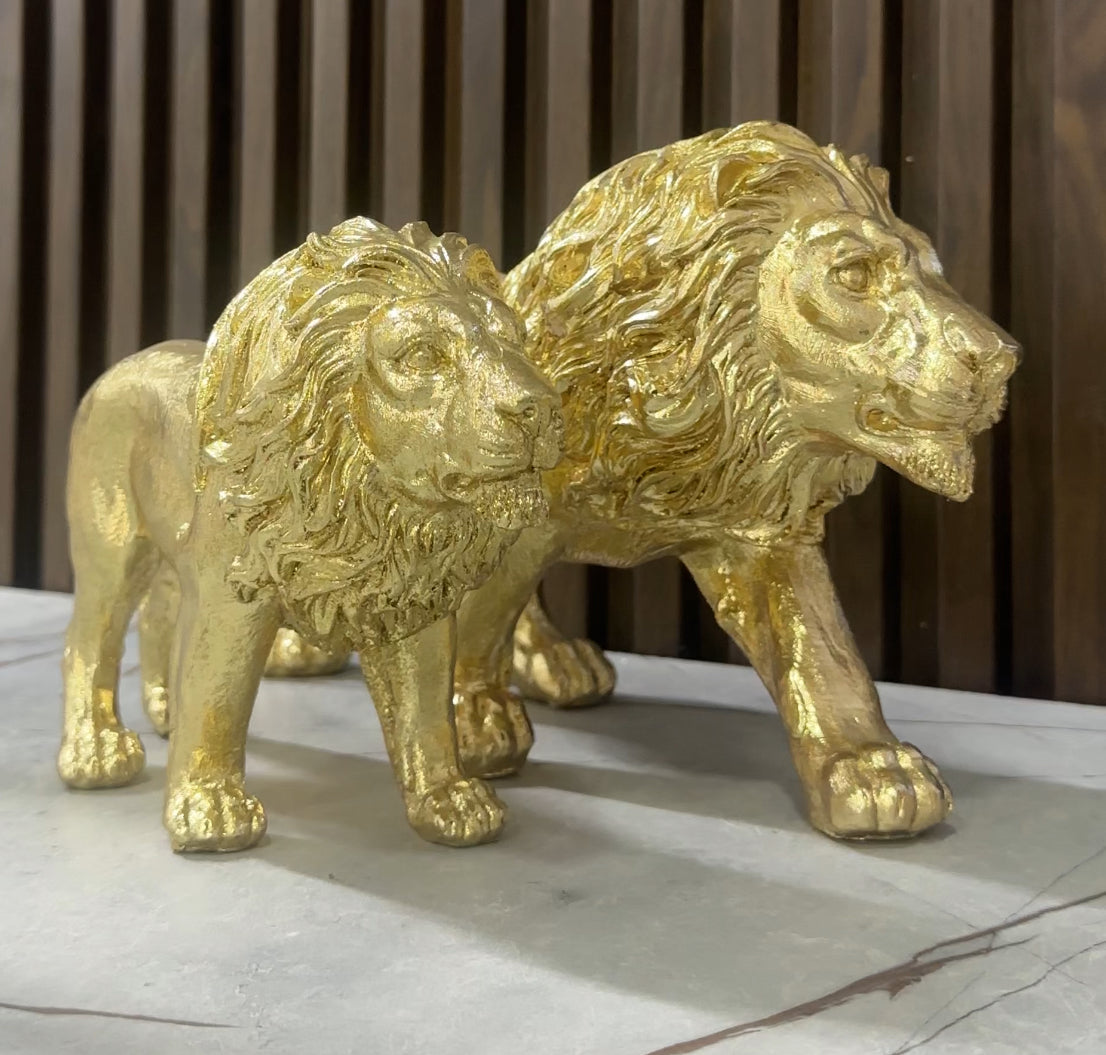 Statujë gold luani në dy përmasa