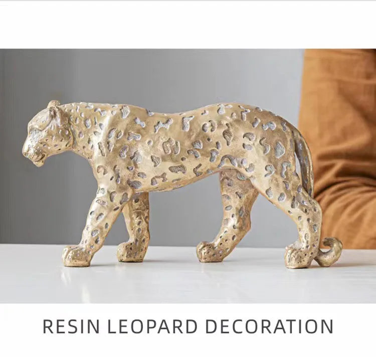 Statujë leopardi ne gëdhëndje pullash