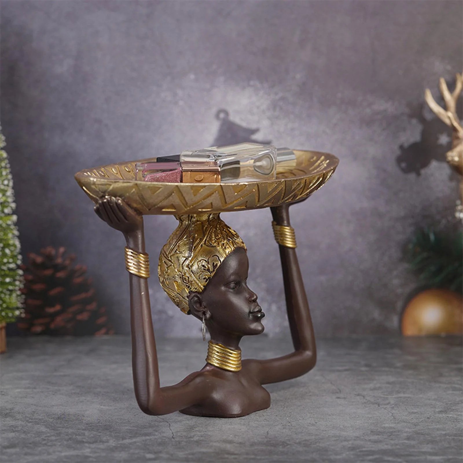 Statujë me bust gruaje me tabaka gold