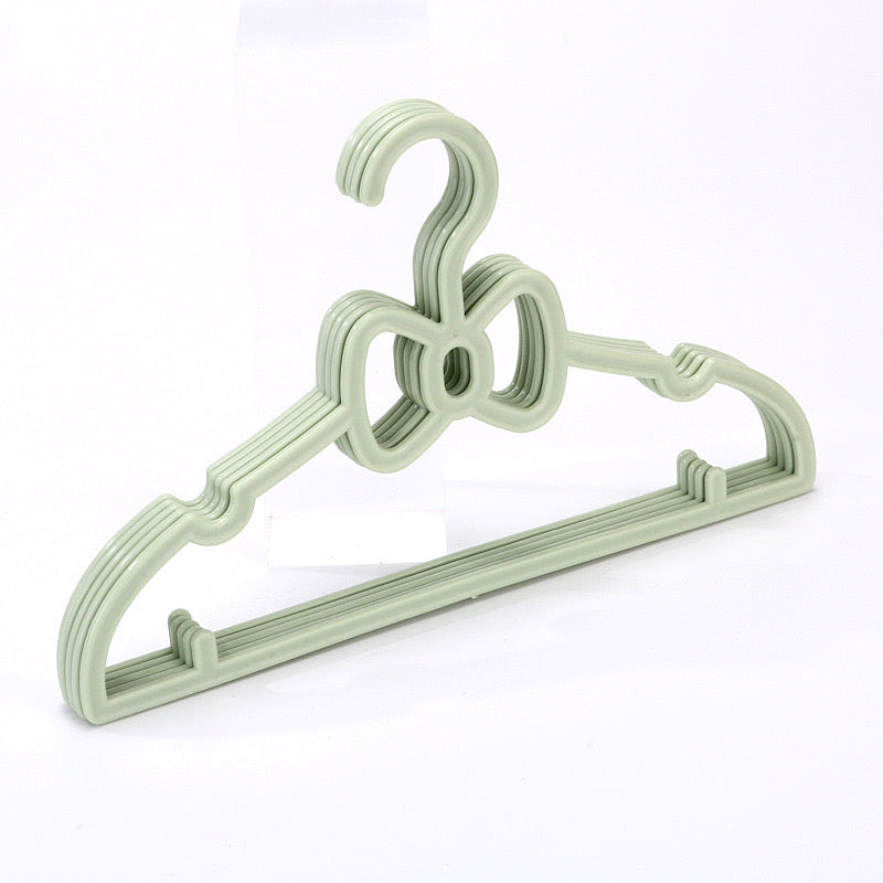 Varëse rrobash me fjongo për fëmijë