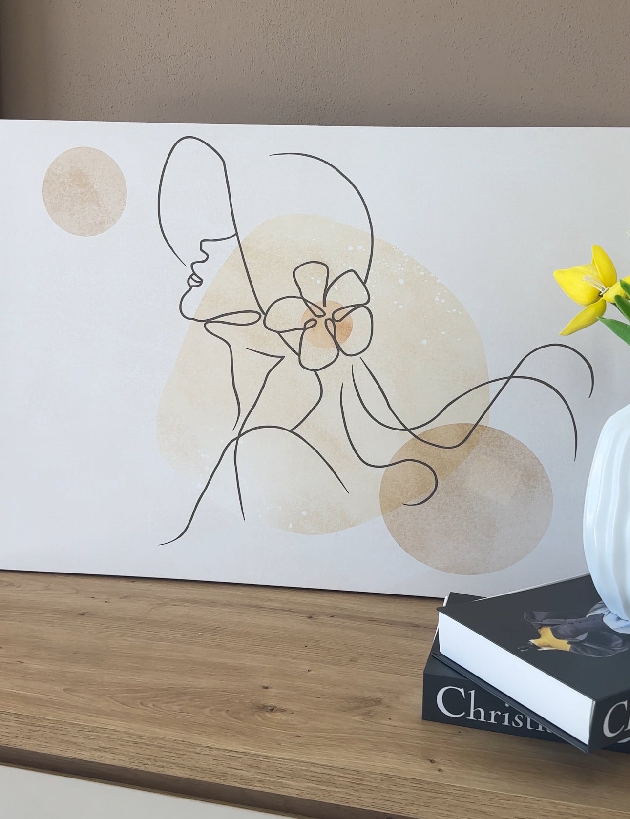 Kanavace me figurë gruaje