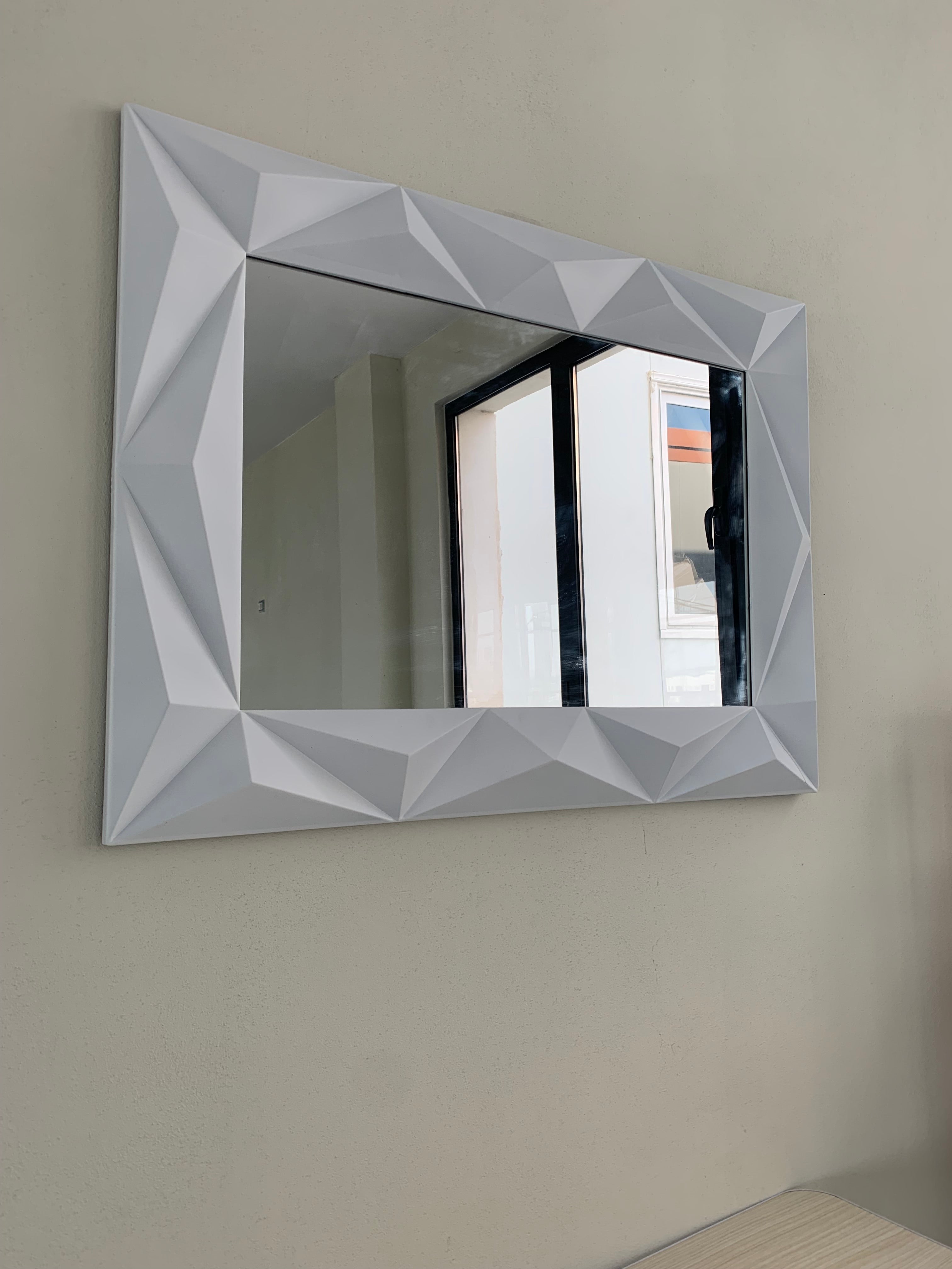 Pasqyrë muri dekorative