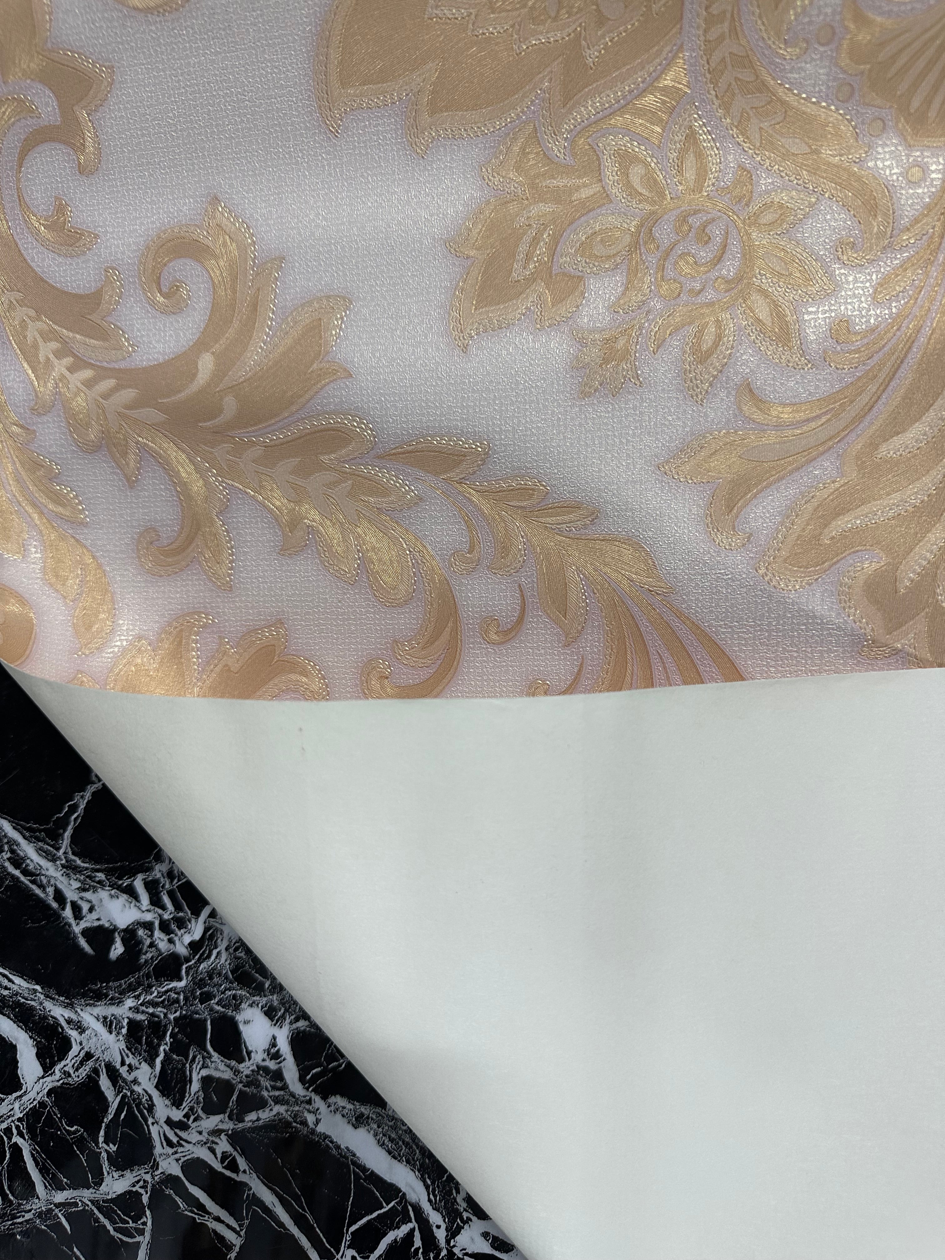 Letër muri stil klasik ngjyrë perle me detaje gold