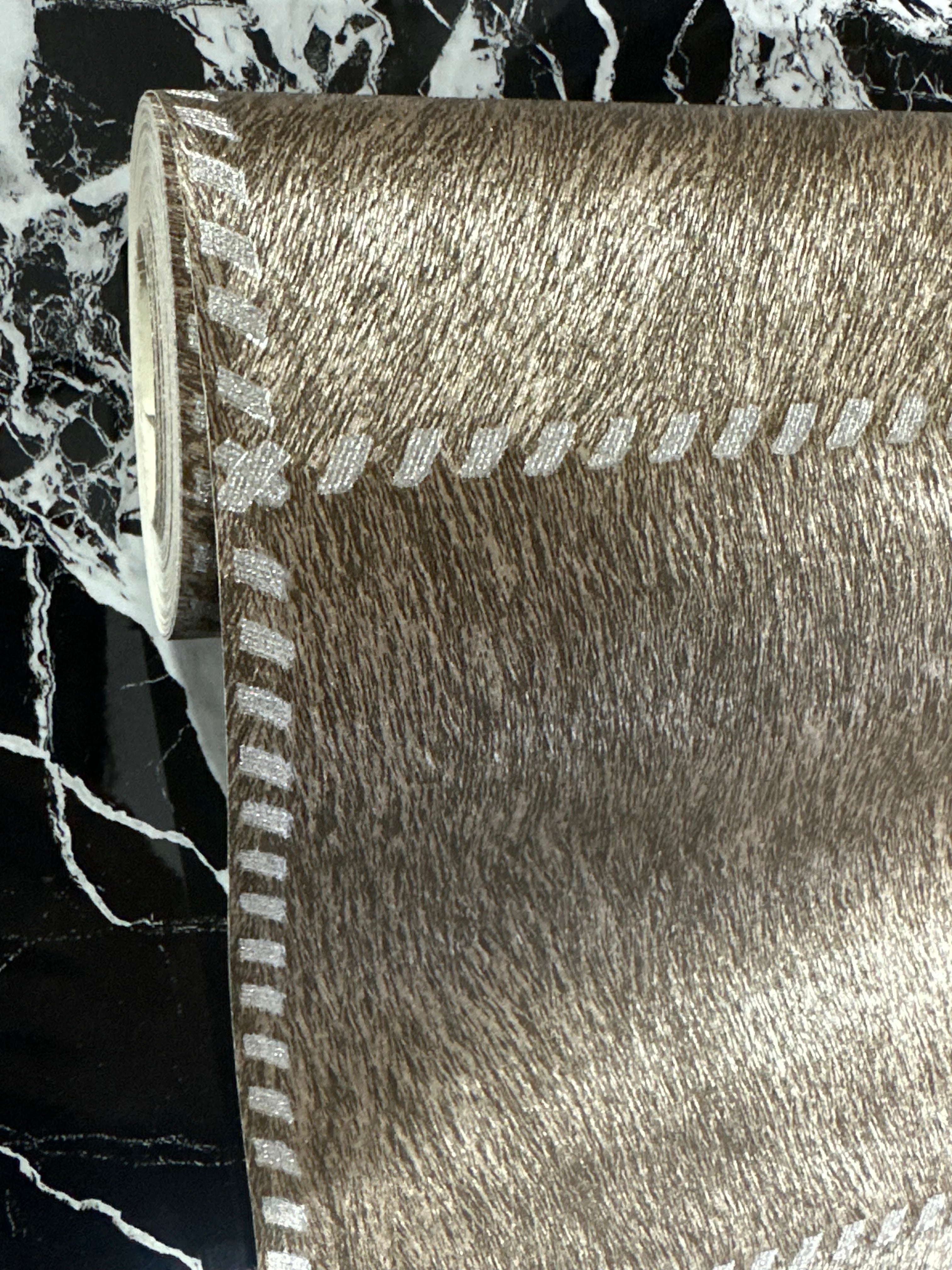 Letër muri me katrora ngjyrë kafe me kuadrata argjend