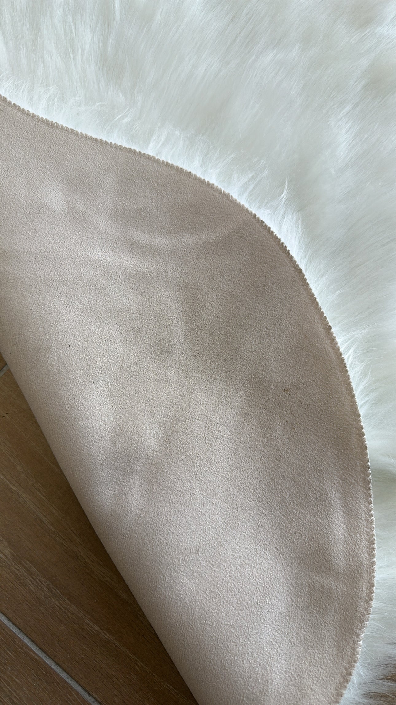 Tapet pellushi njëngjyrëshe, me valëzime