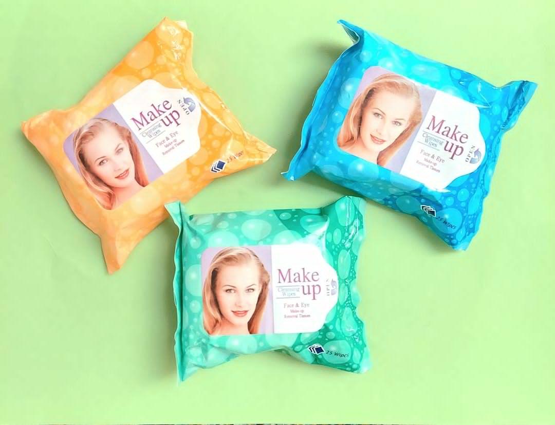 Letra të lagura për make up (Cleasing Wipes) në ngjyrë portokalli, blu dhe rozë