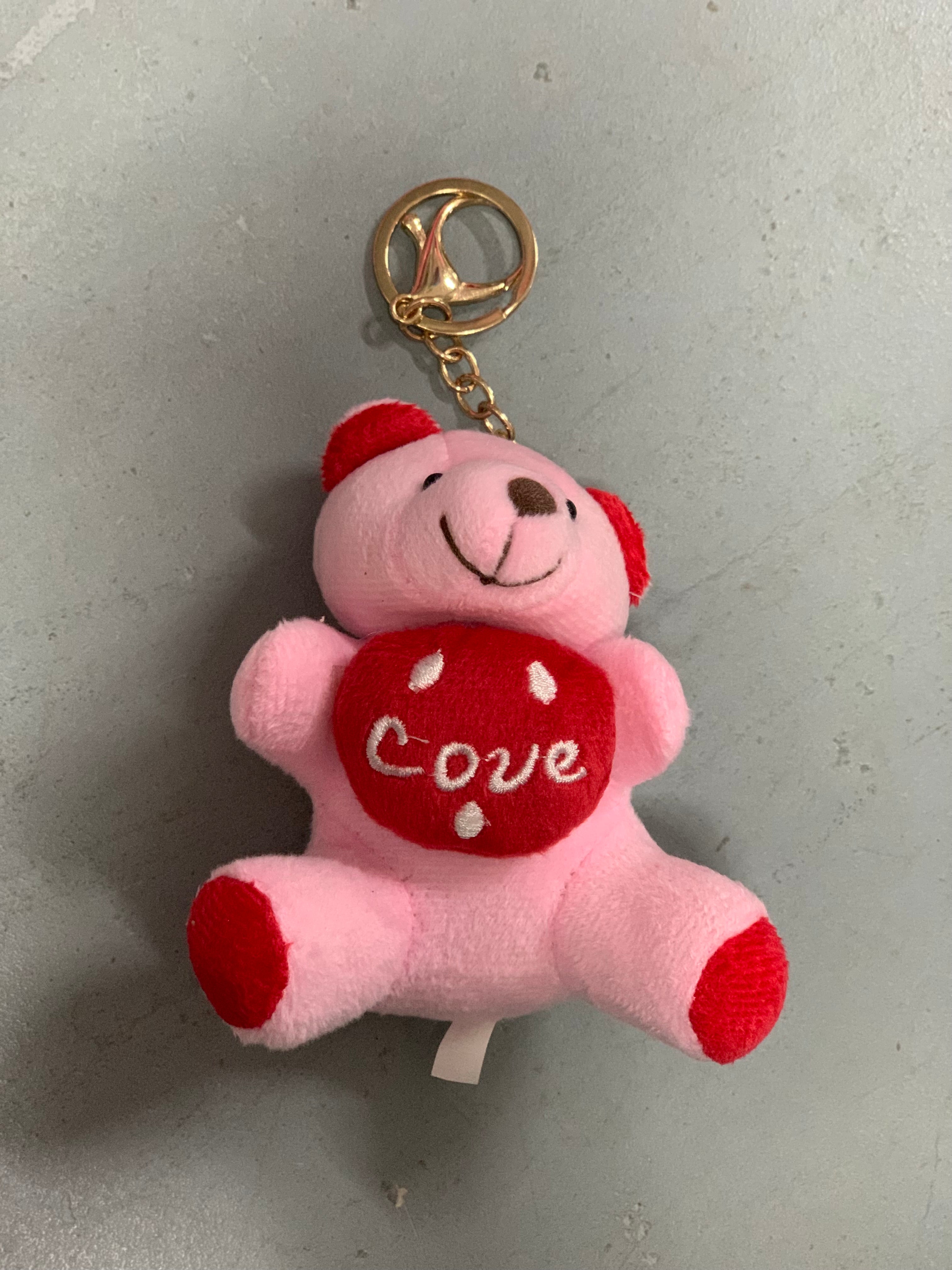 Varëse çelsash prej pellushi (në formë arushi me zemër Love)