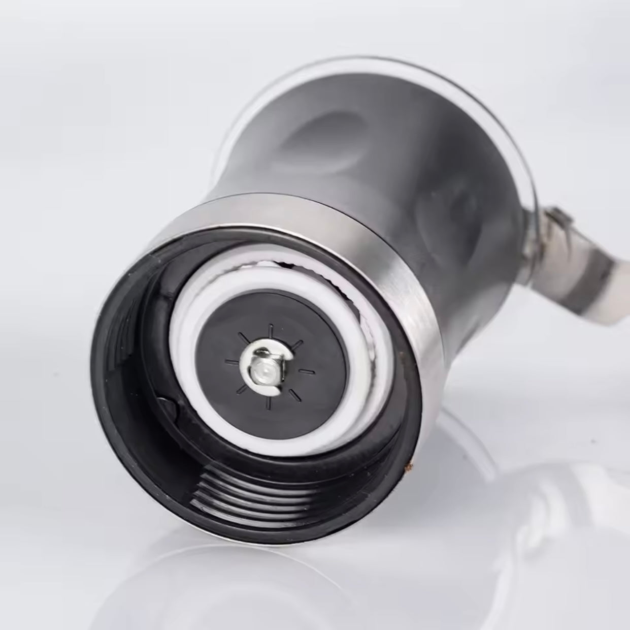 Pajisje manuale për bluarjen e kafes